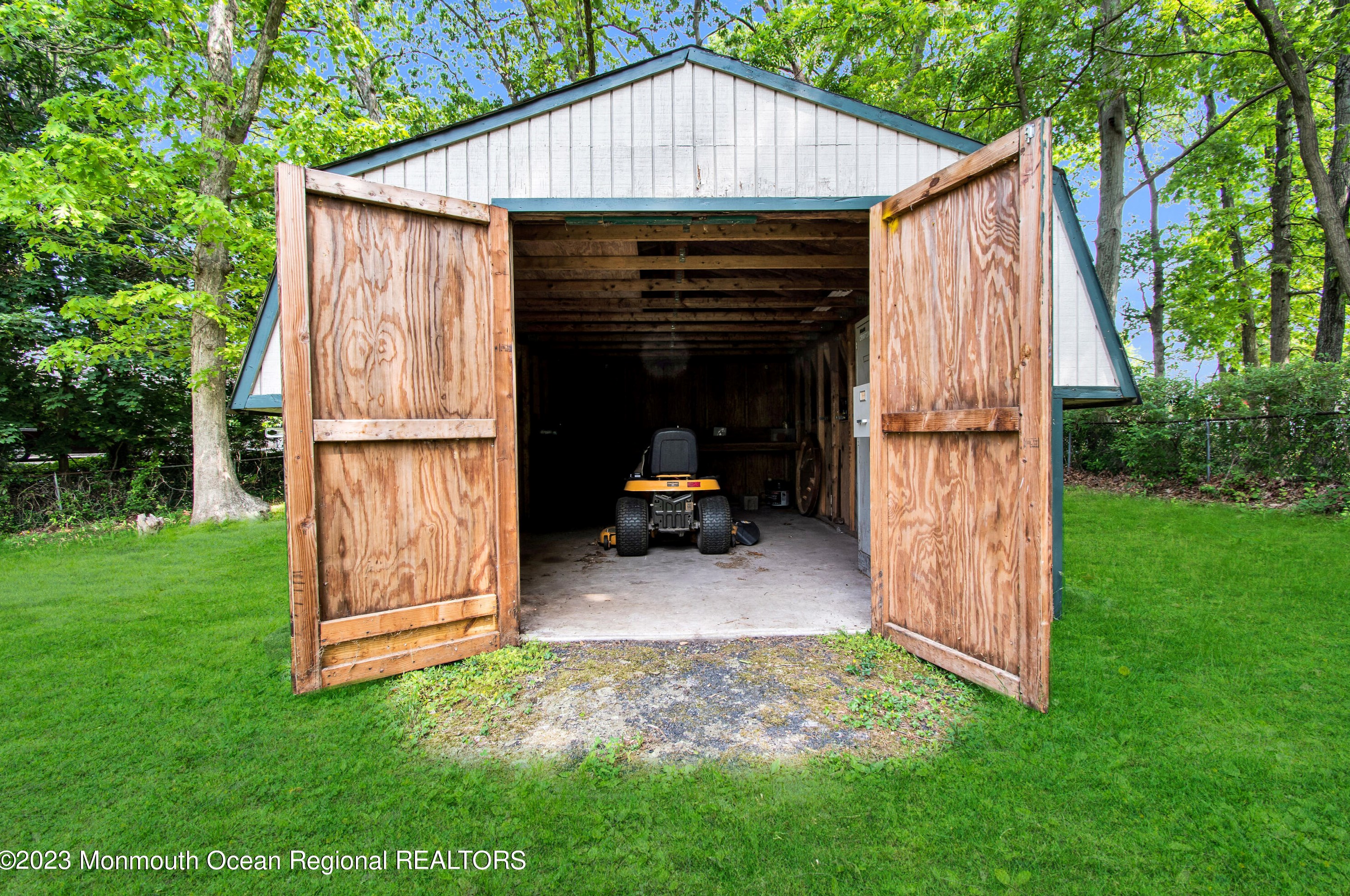 3 Redwood Rd, Wall Township NJ  07731-1327 exterior