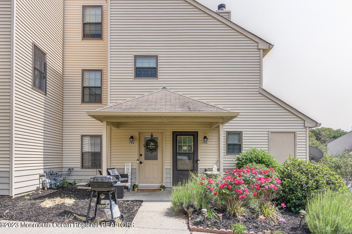 703 Daffodil Dr, Jackson Twp, NJ 08527