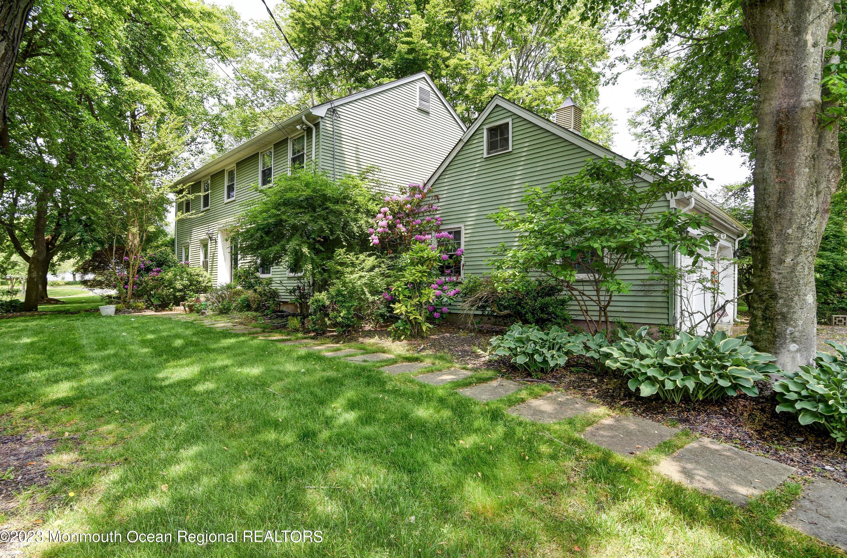 43 Stavola Rd, Middletown, NJ 07748
