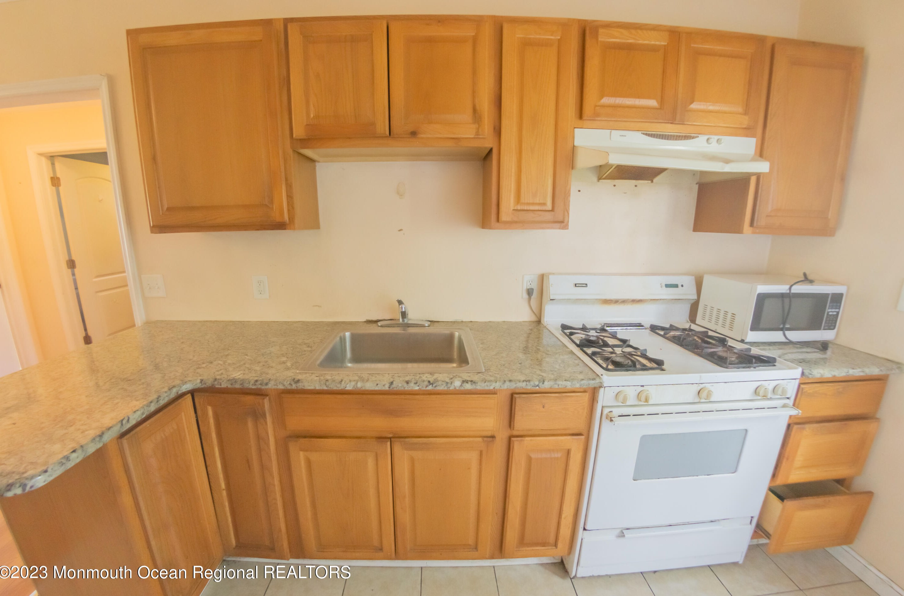 34 Myrtle Ave, Ideal Beach NJ  07734-1546 exterior
