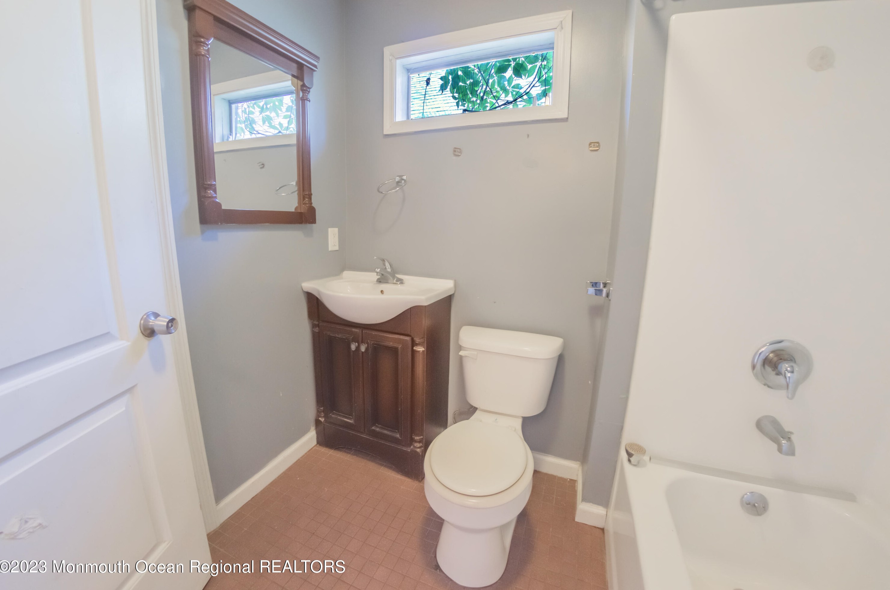 34 Myrtle Ave, Ideal Beach NJ  07734-1546 exterior