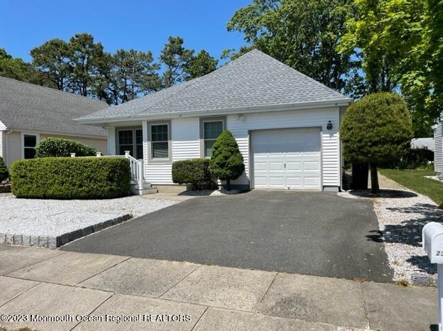 2362 Mount Hood Ln, Toms River, NJ 08753-1521