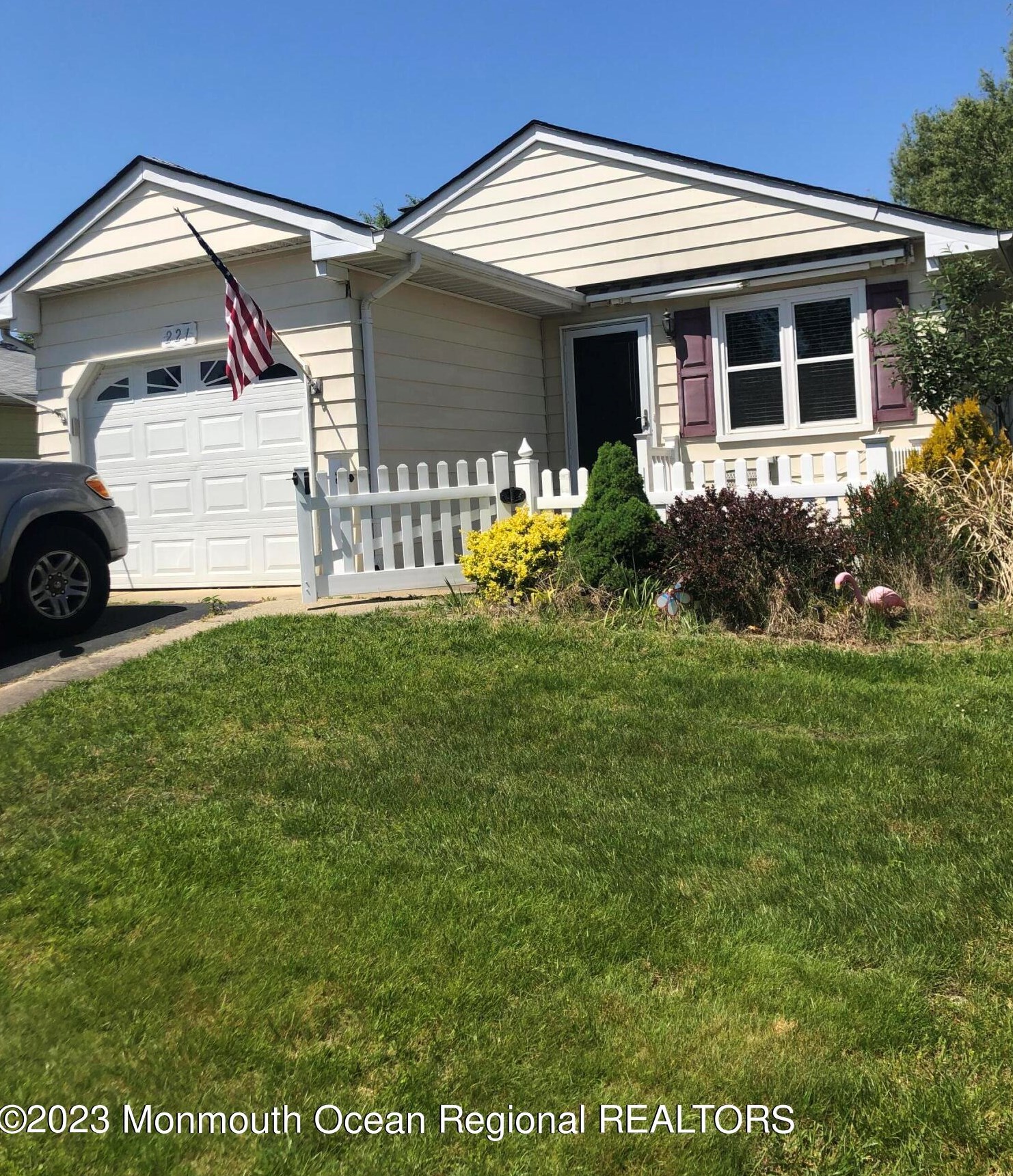 221 Torrey Pines Dr, Toms River, NJ 08757-5908
