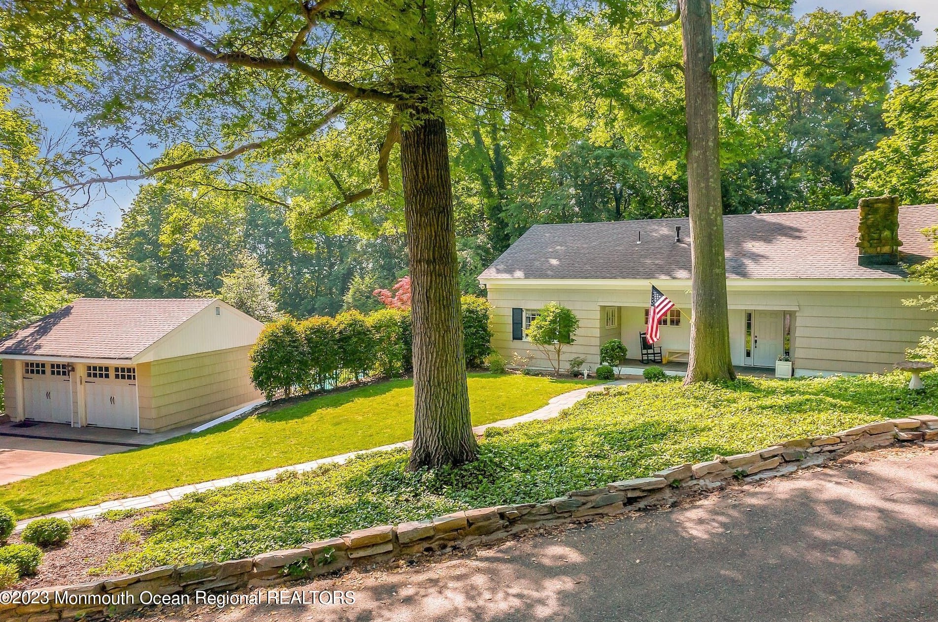 17 Hilltop Terrace N, Tinton Falls, NJ 07701