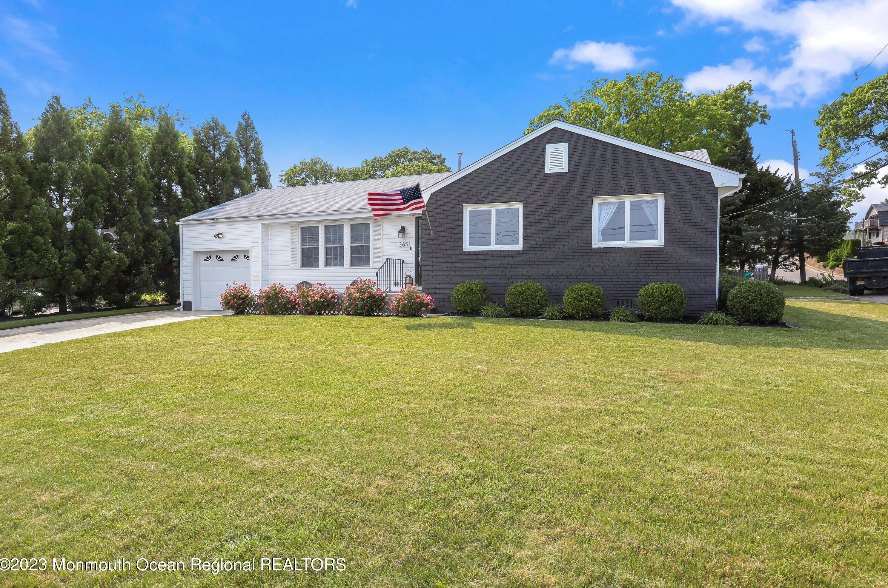 365 Riverside Dr, Wall Township, NJ 07753-5317