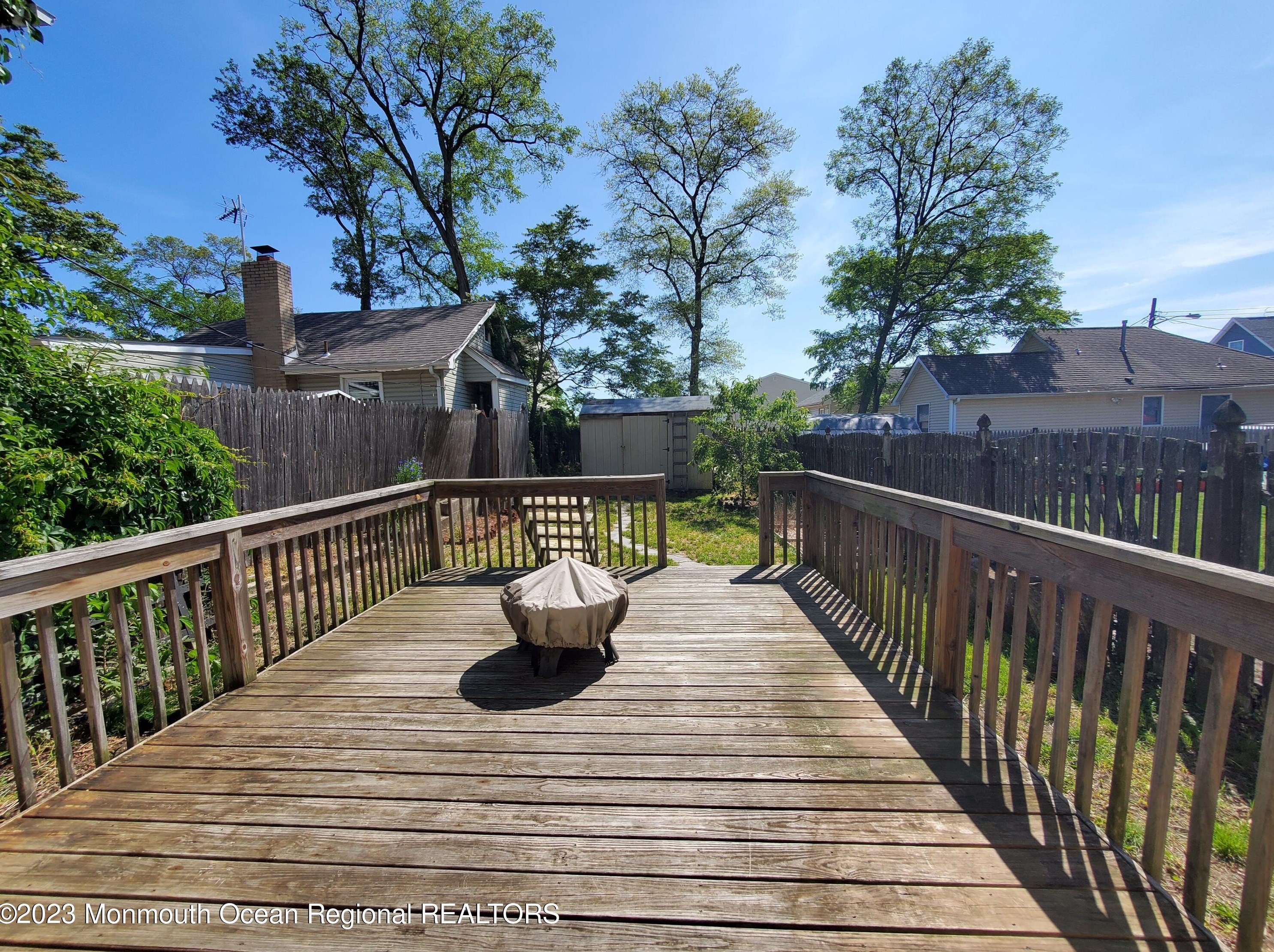 14 Walters St, Ideal Beach NJ  07734-1320 exterior