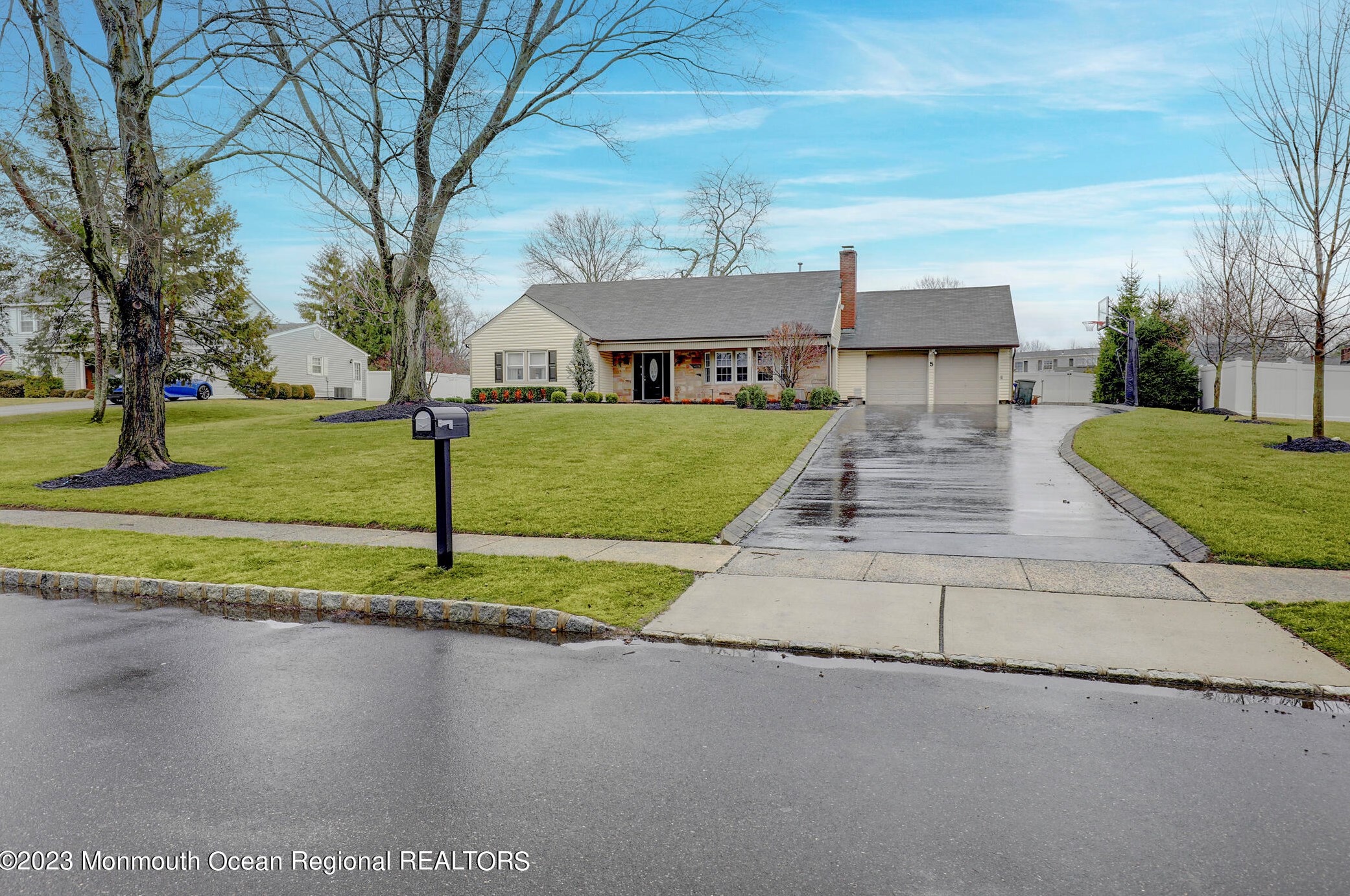 5 Ogden Ln, Millstone Township, NJ 07726-2810
