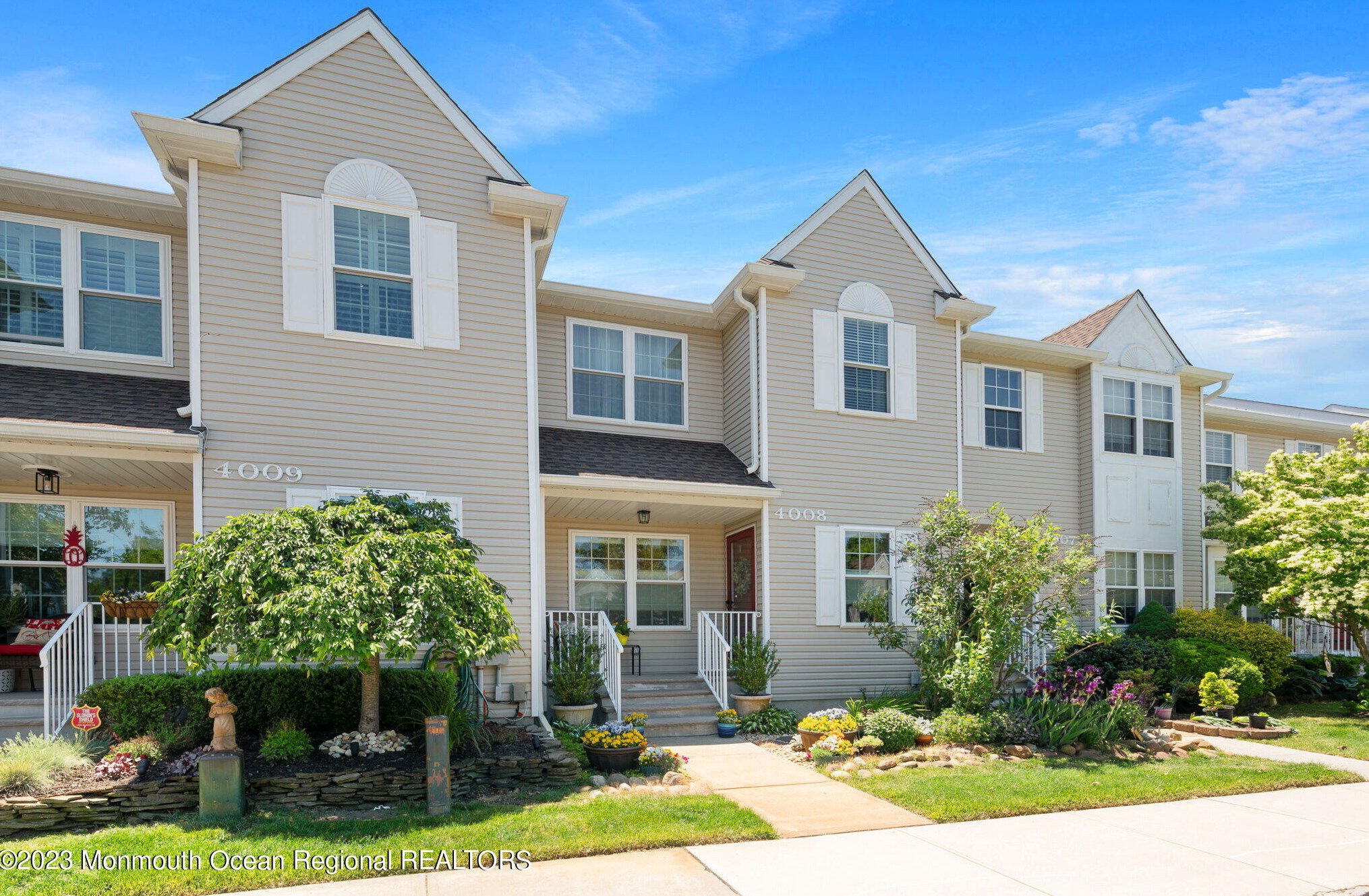 4008 Corral Ct, East Freehold, NJ 07728