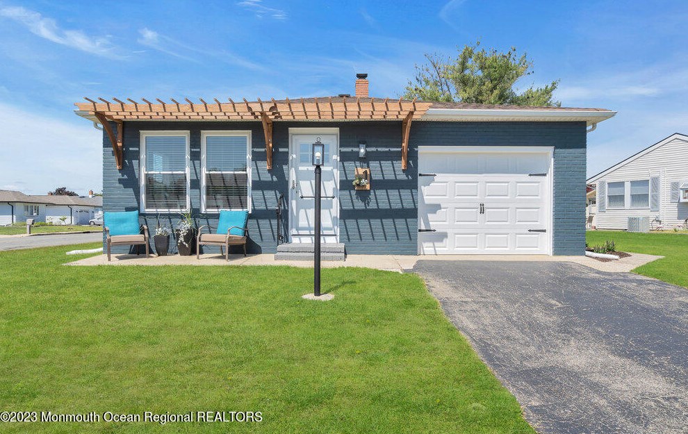 1 Biabou Dr, Berkeley Township, NJ 08721