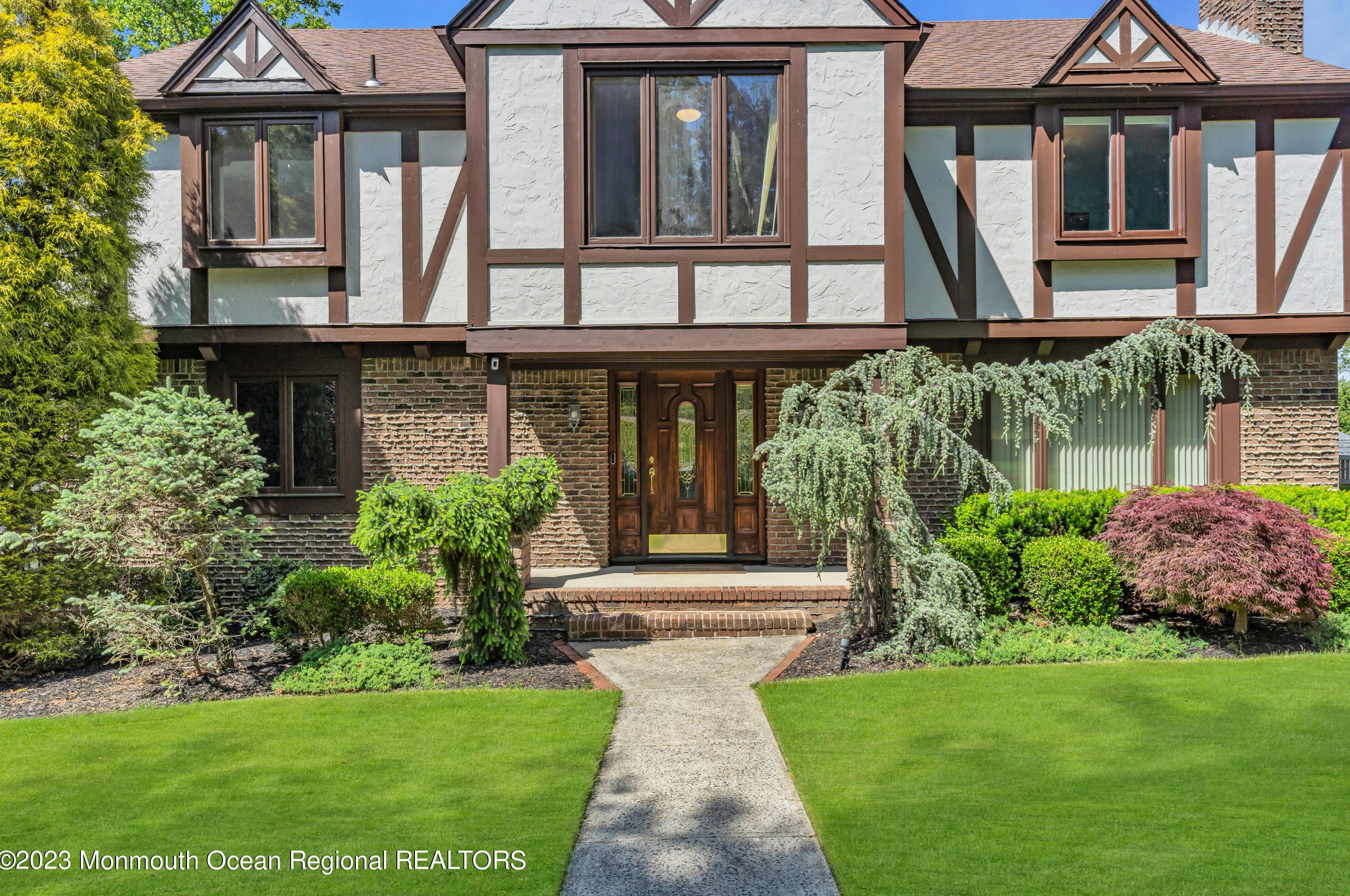 29 Foxwood Run, Middletown, NJ 07748