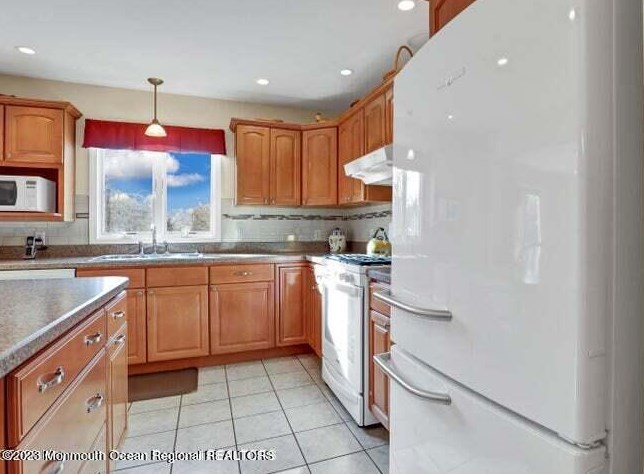 230 Highwood Rd, Oakhurst, NJ 07755