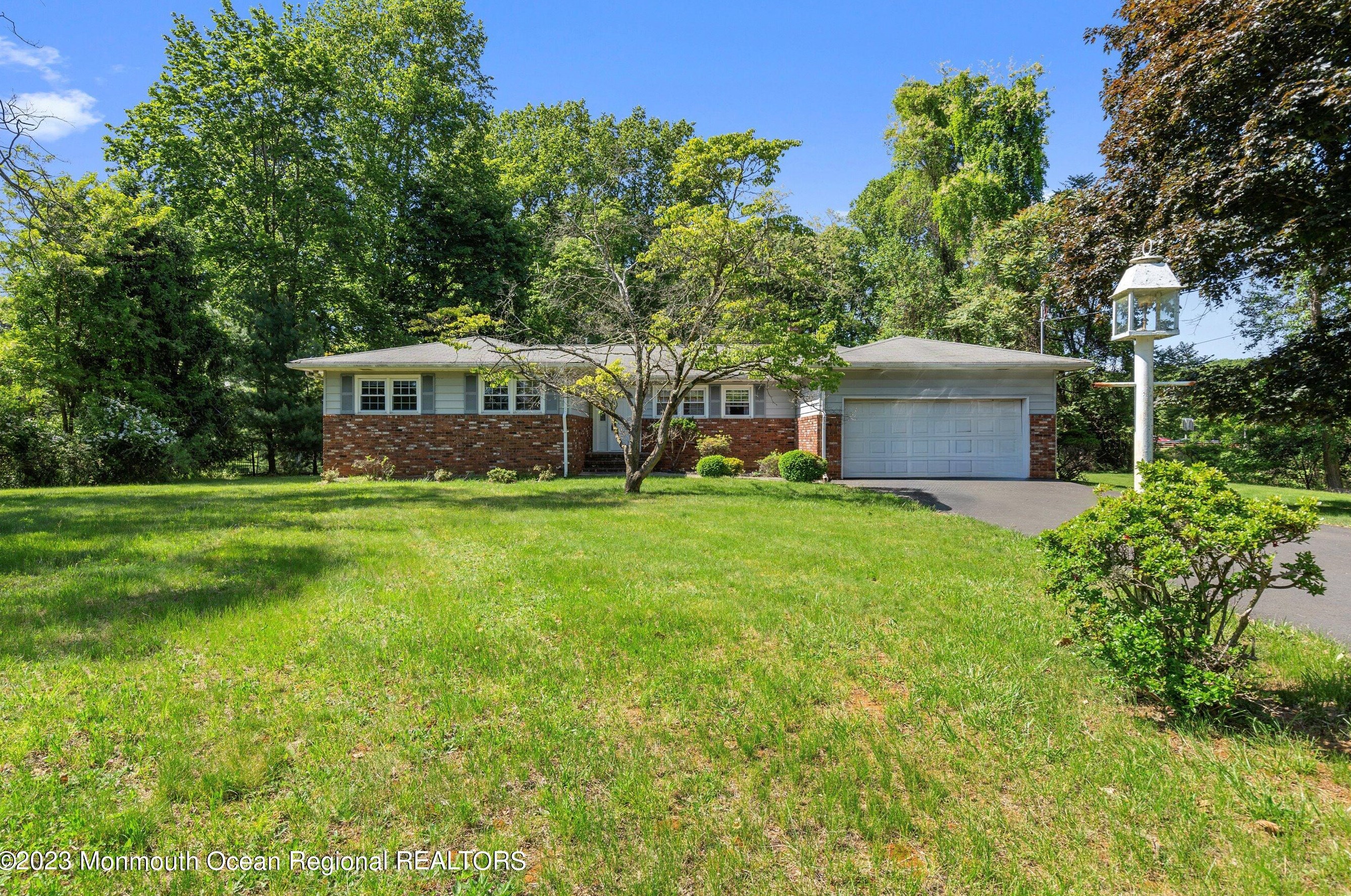 9 Eagle Hill Rd, Holmdel Village, NJ 07733