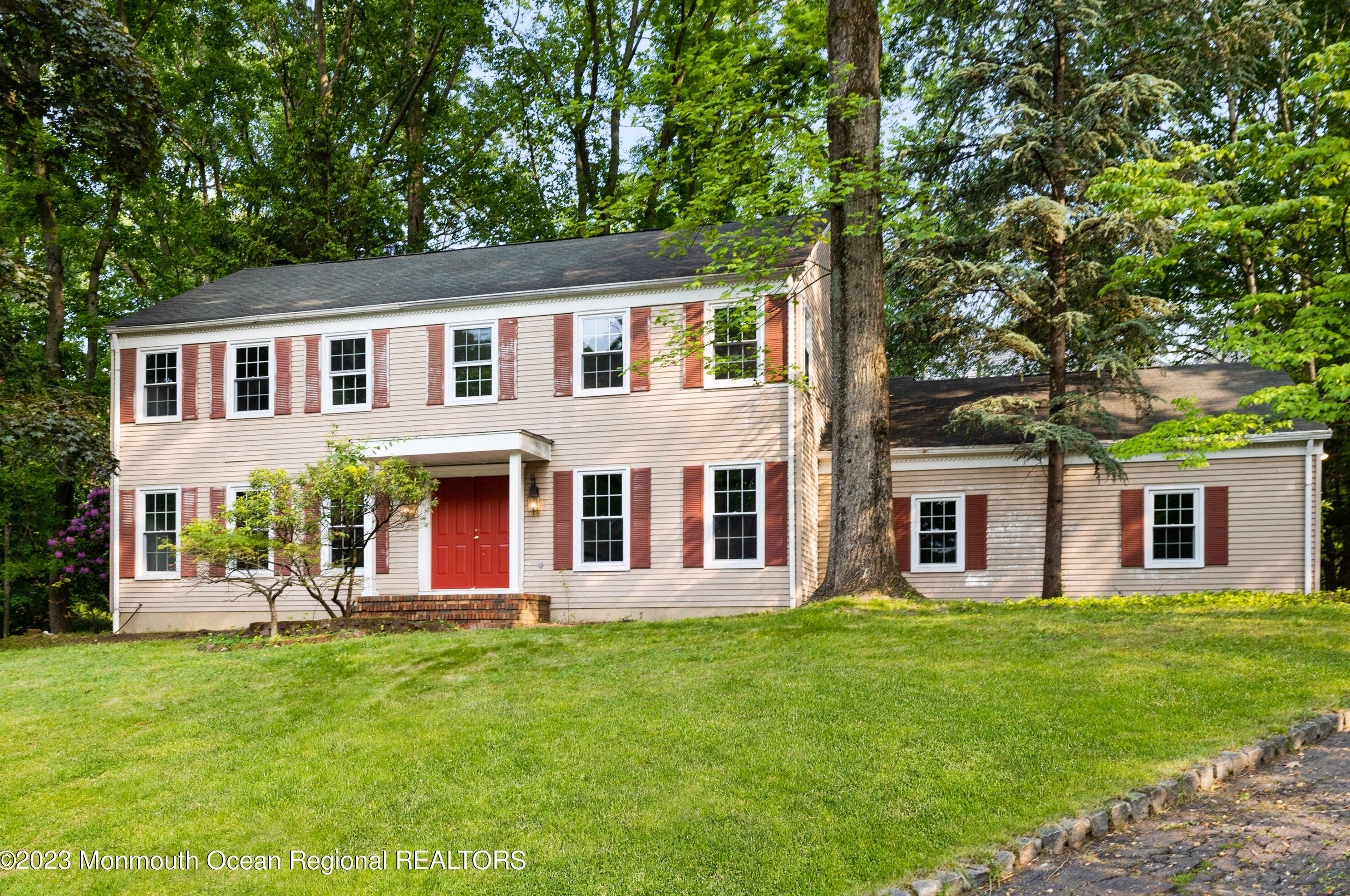 90 Cliffedge Way, Tinton Falls, NJ 07701