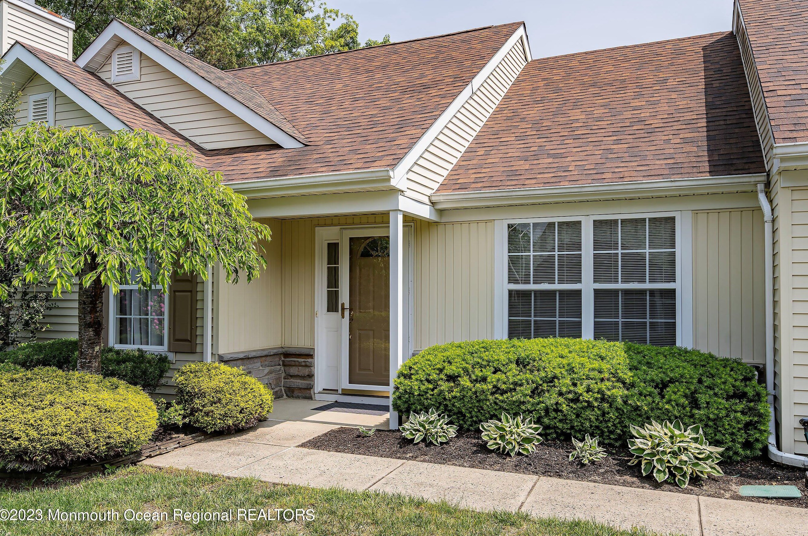 2851 Roseville Ct, Toms River, NJ 08755-2560
