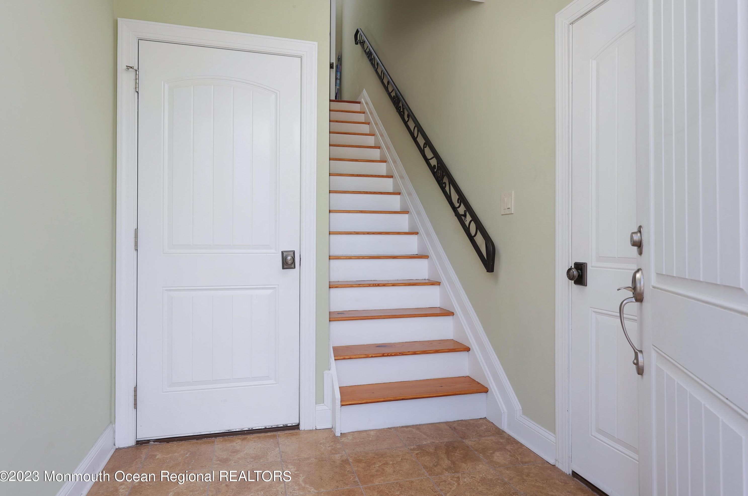 8 Benton Ave, Leonardo, NJ 07737