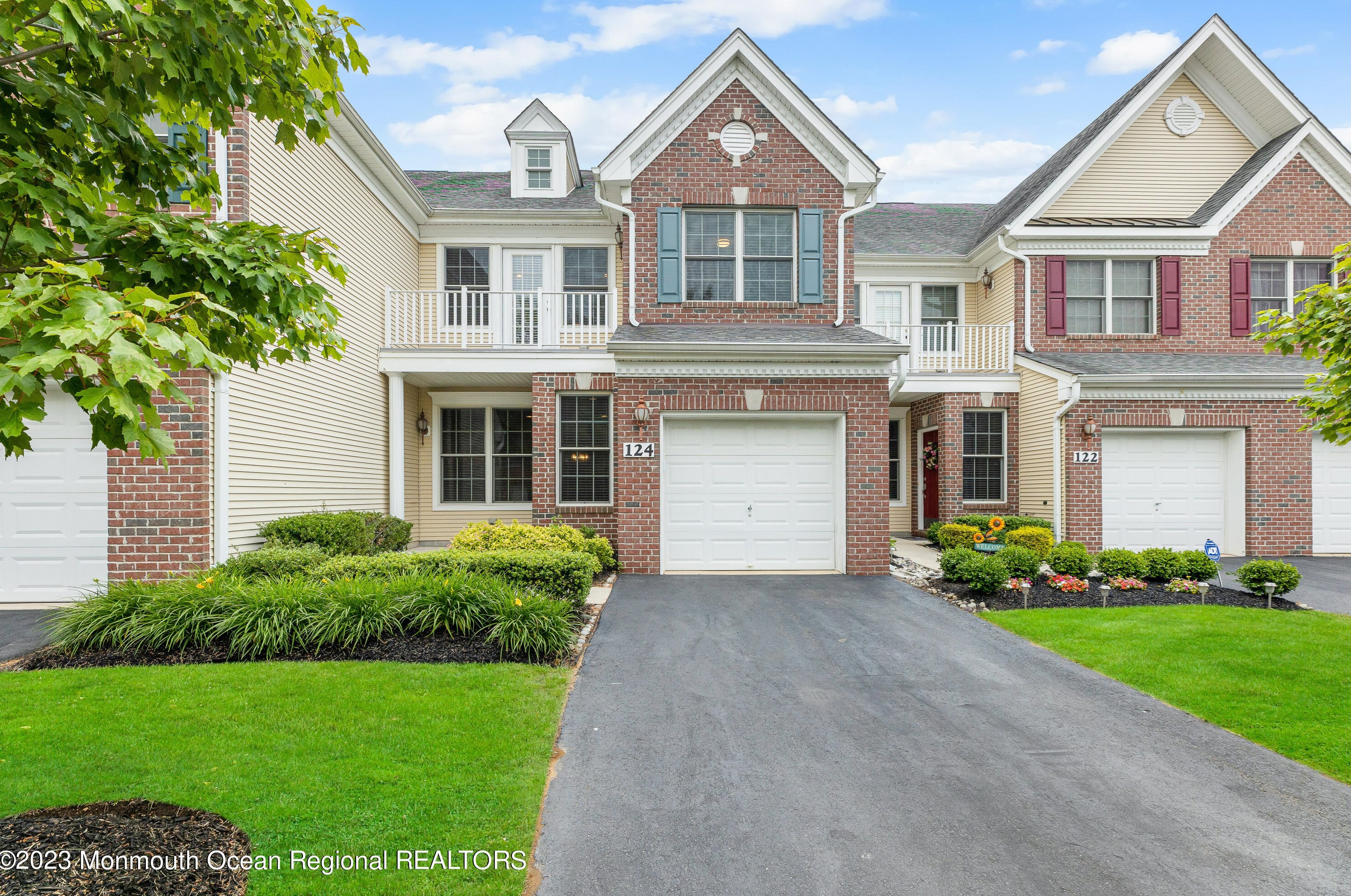 124 Deepwater Cir, Millstone Township, NJ 07726