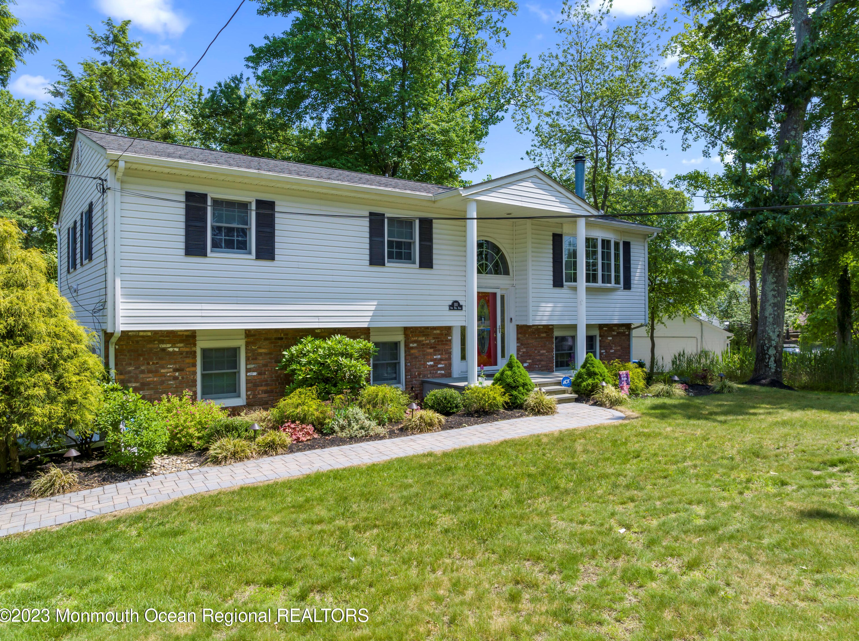 101 Oak Hill Rd, Tinton Falls, NJ 07701