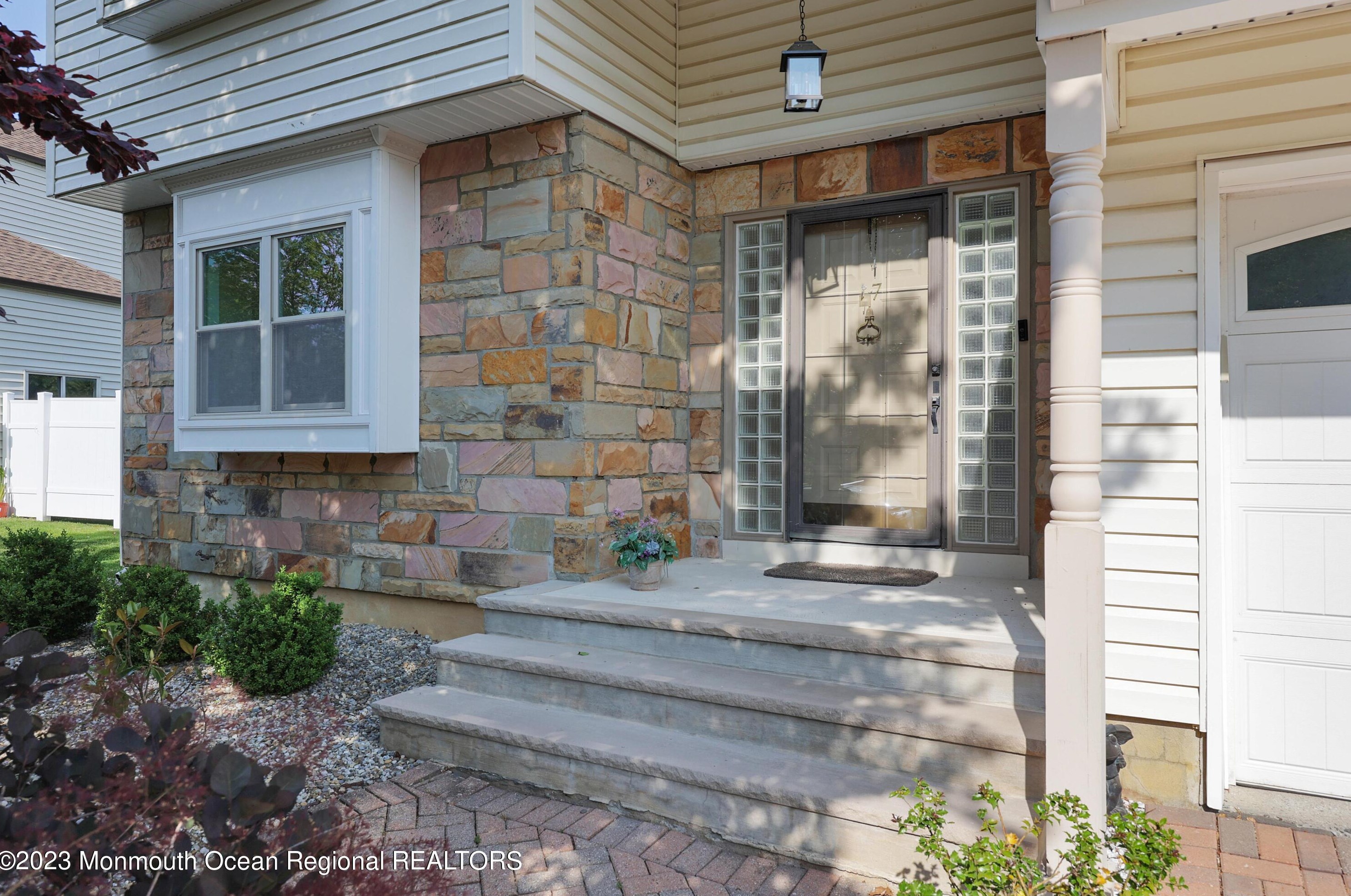17 Cherry Creek Dr, Matawan, NJ 07747-9735