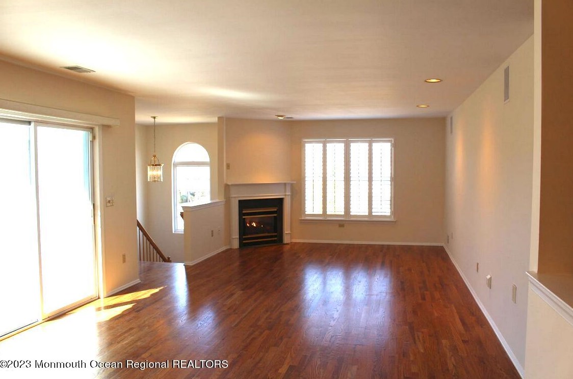 390 Deuce Dr, Belmar, NJ 07719