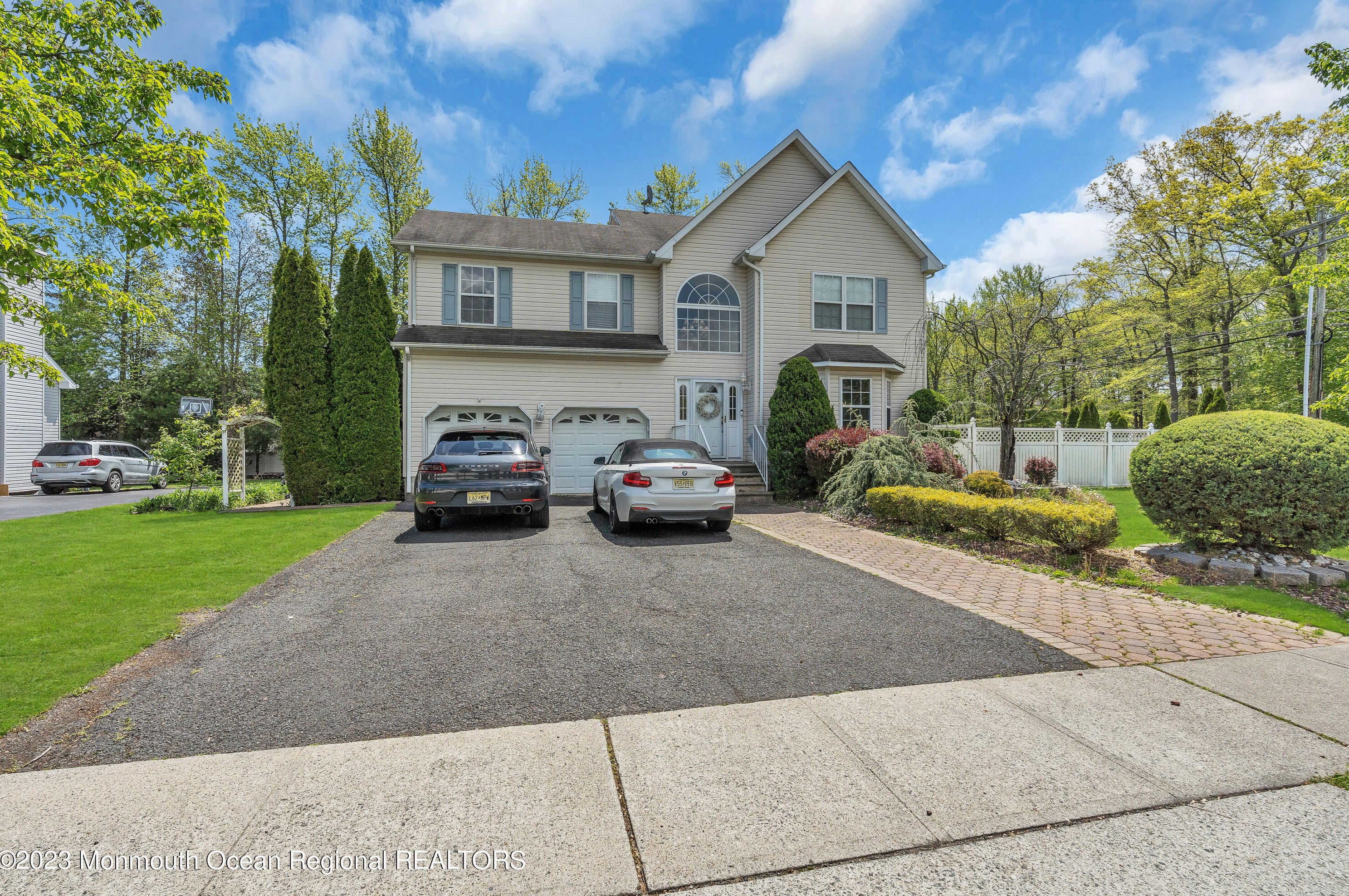 2 Katelyn Ct, Matawan, NJ 07747