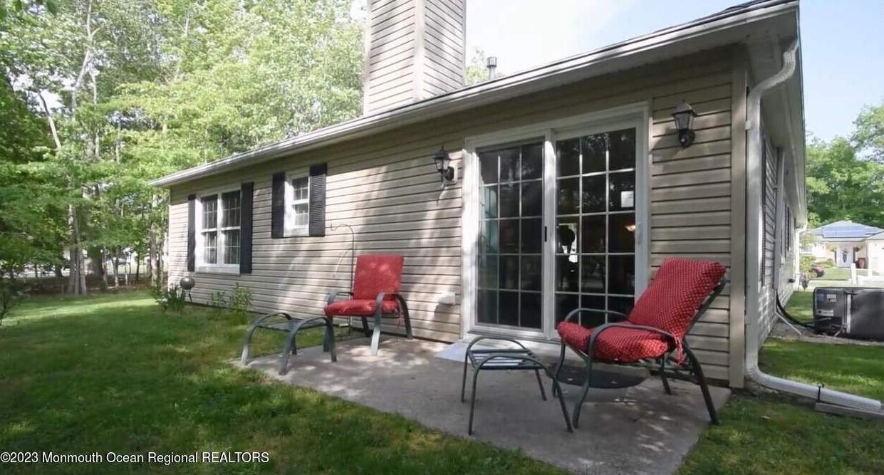 106 Lexington Dr, Tuckerton, NJ 08087