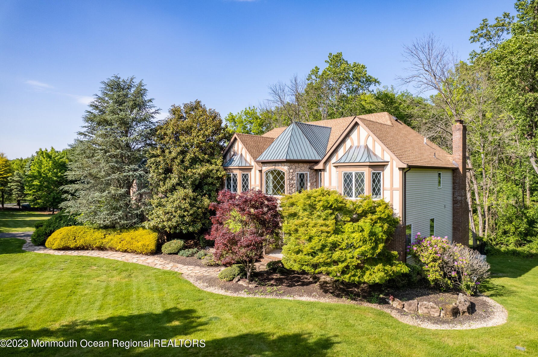 712 Montana Dr, Morganville, NJ 07751