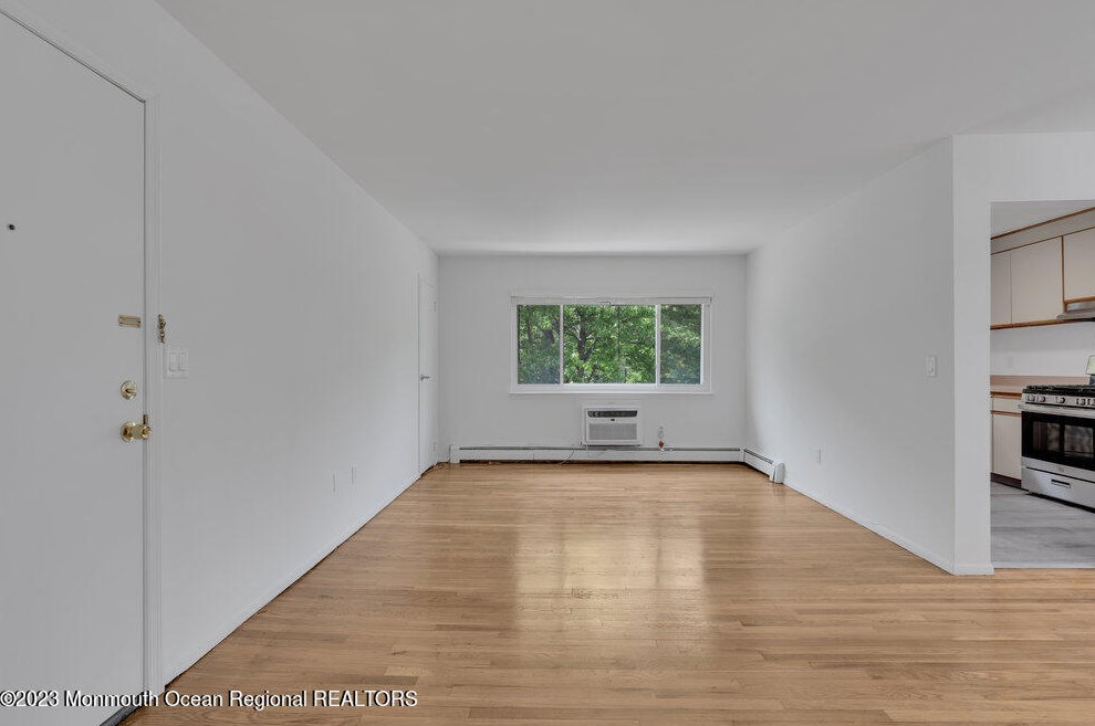 29 Juniper Ln #b, Tinton Falls, NJ 07724