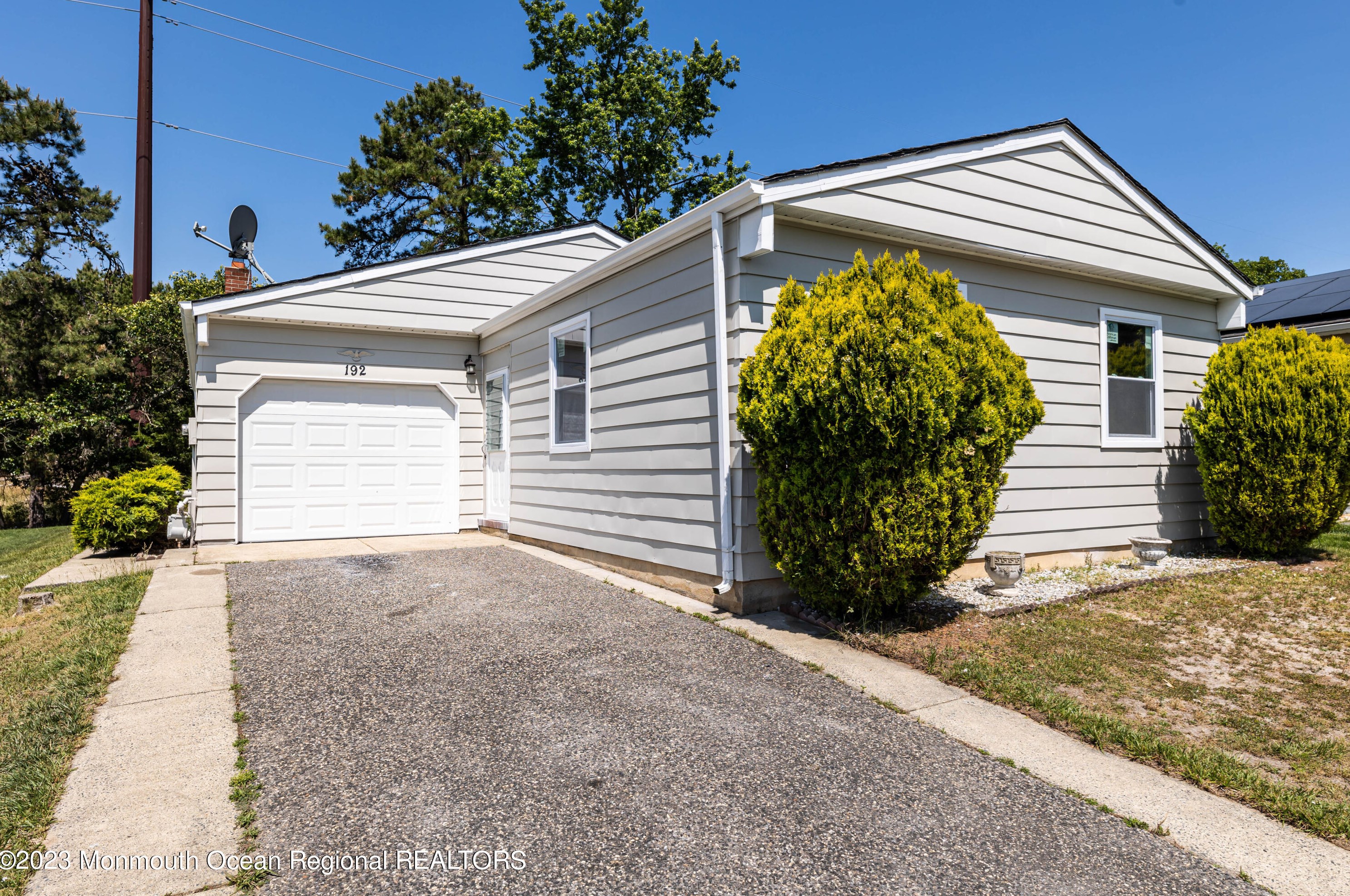 192 Torrey Pines Dr, Toms River, NJ 08757-5724
