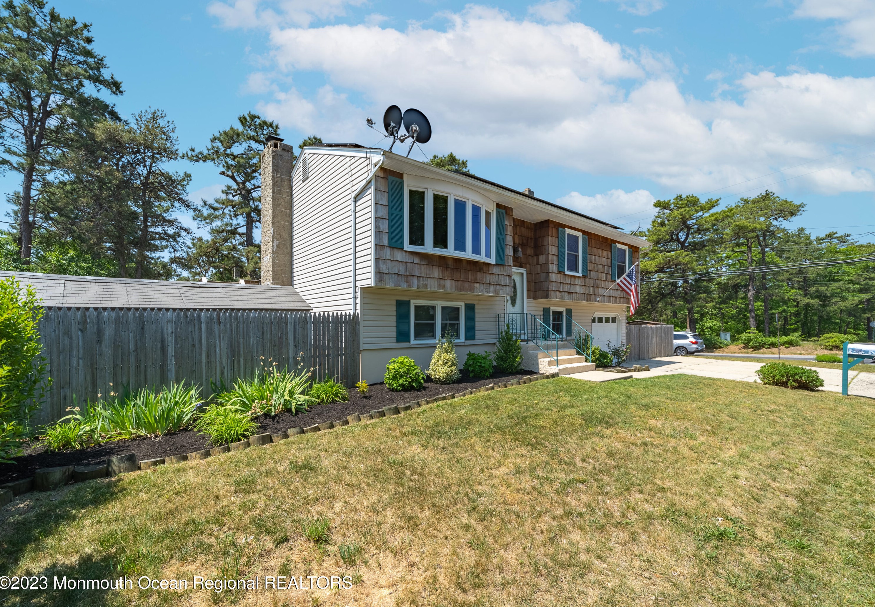 61 Spruce St, Beachwood, NJ 08722-3322