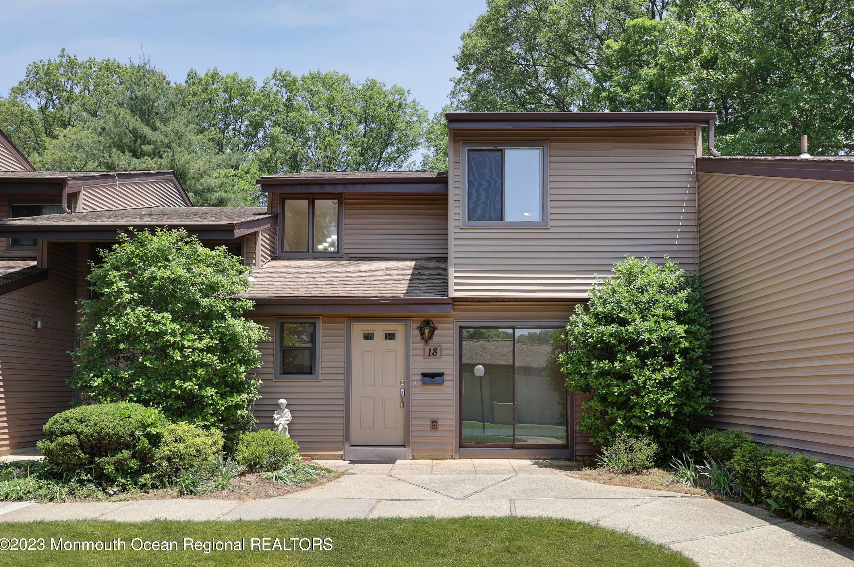 18 Augusta Ct, Tinton Falls, NJ 07701