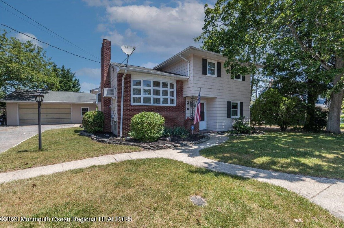 219 Forepeak Ave, Beachwood, NJ 08722