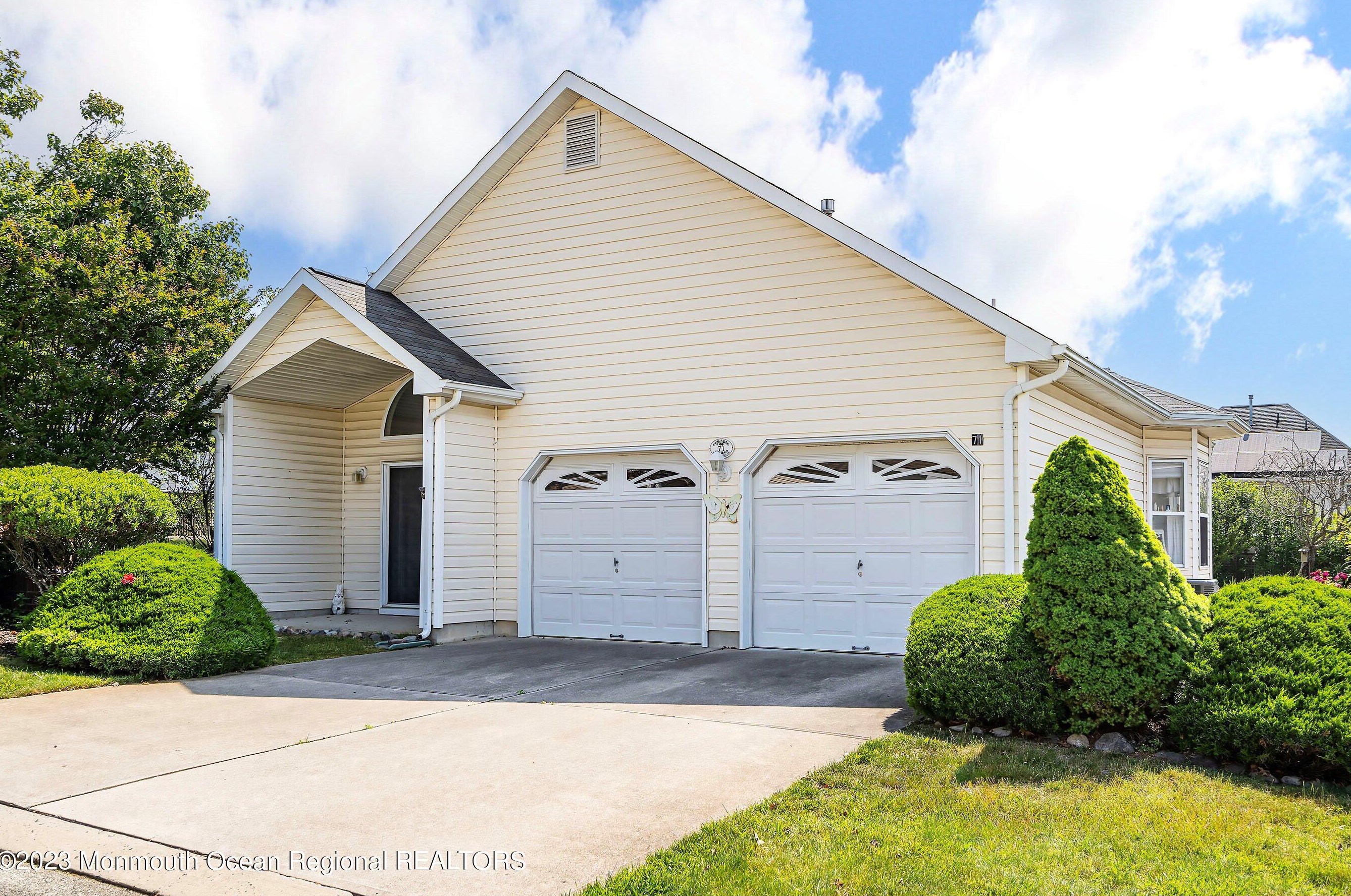 71 Summerhill Dr, Cedar Bonnet Island, NJ 08050