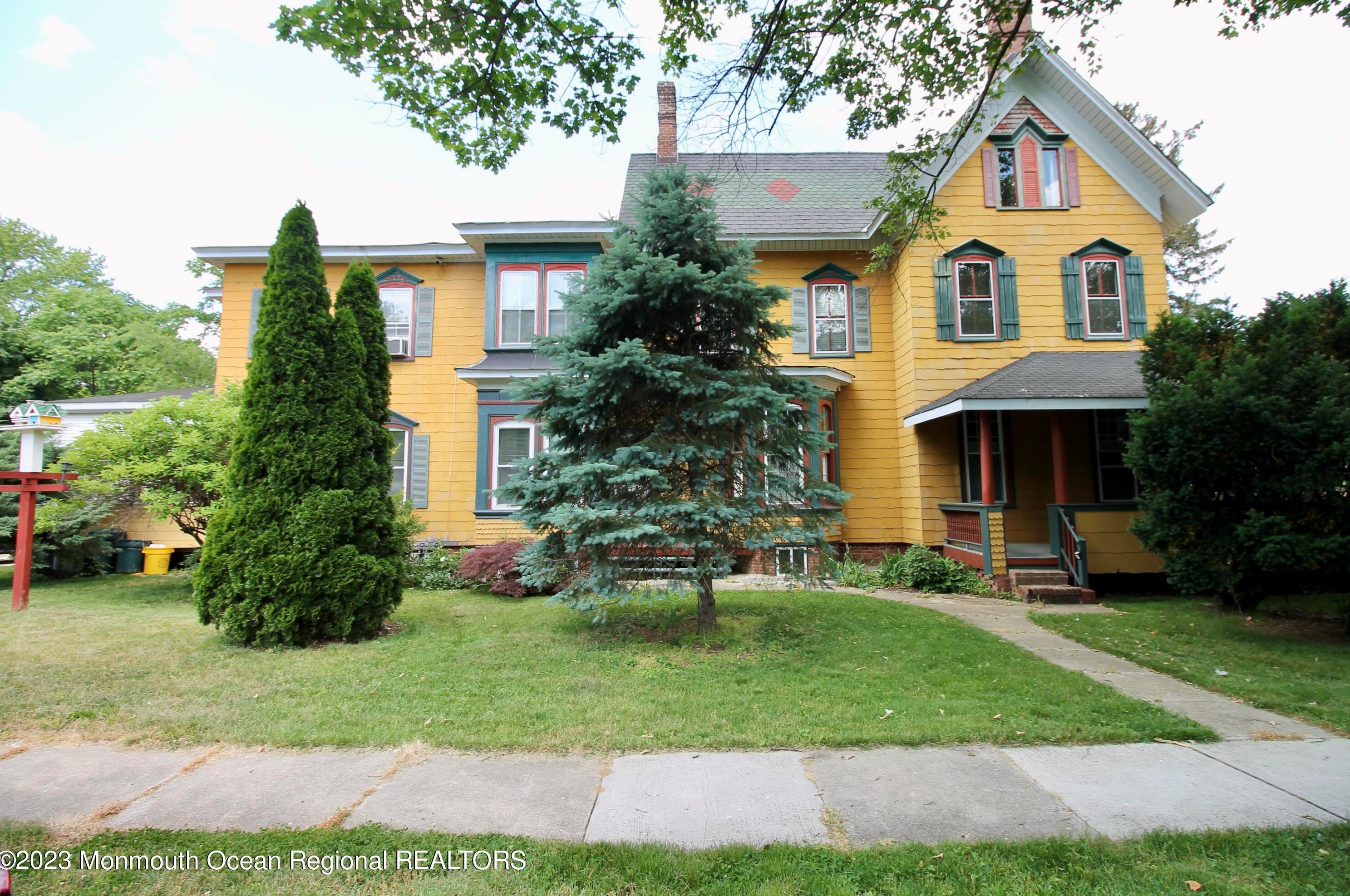 58 Manalapan Ave, East Freehold, NJ 07728-1657