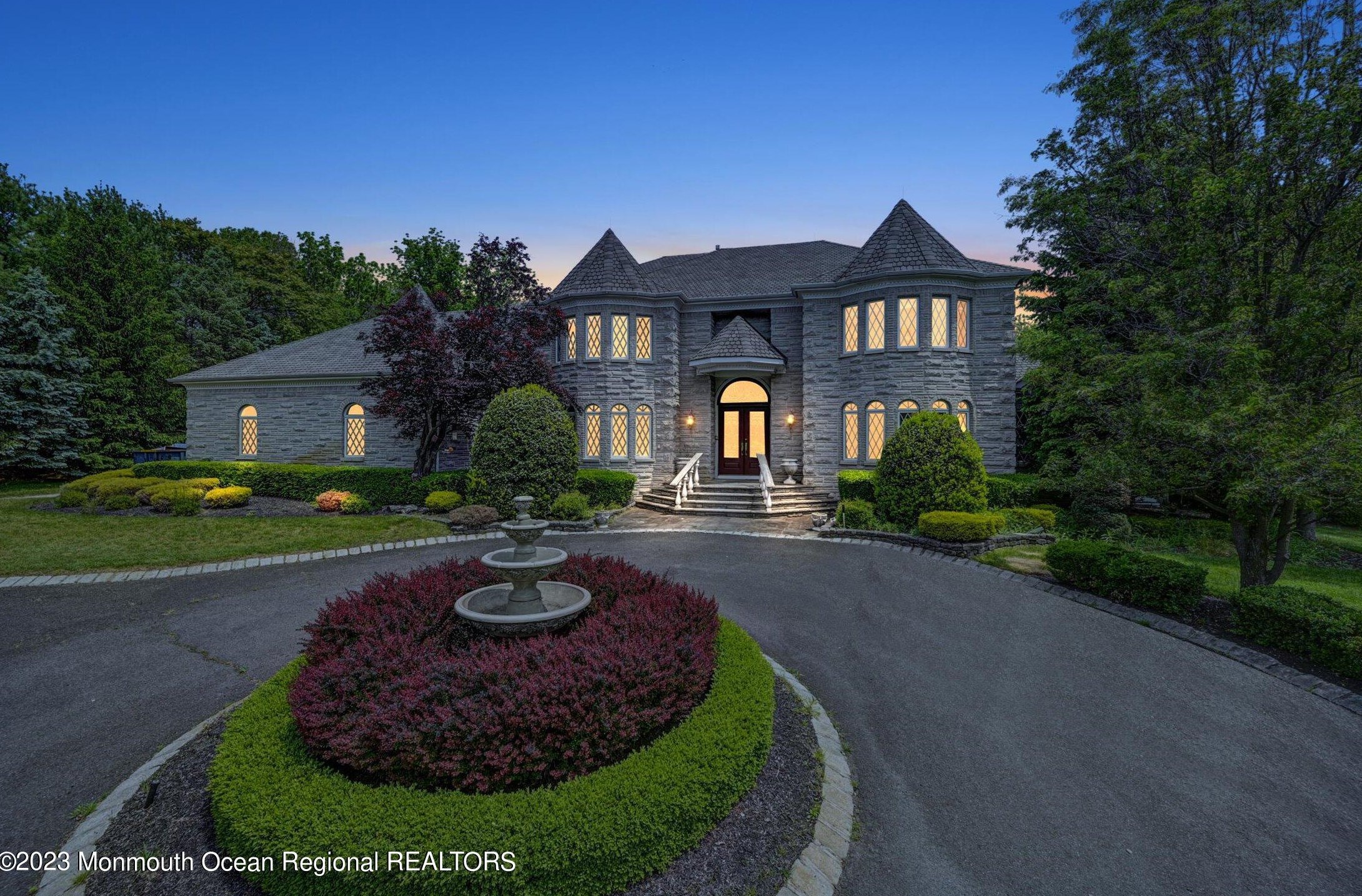 36 Rivers Edge Dr, Vanderburg, NJ 07722-1371