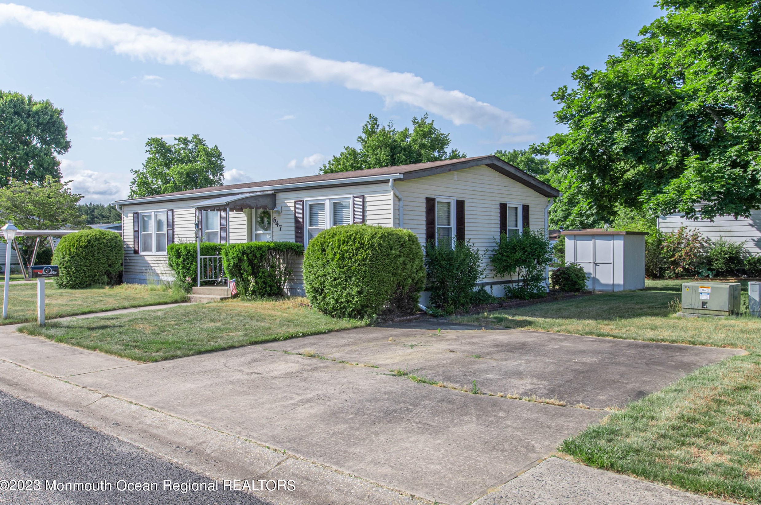 647 Dede Dr, East Freehold, NJ 07728