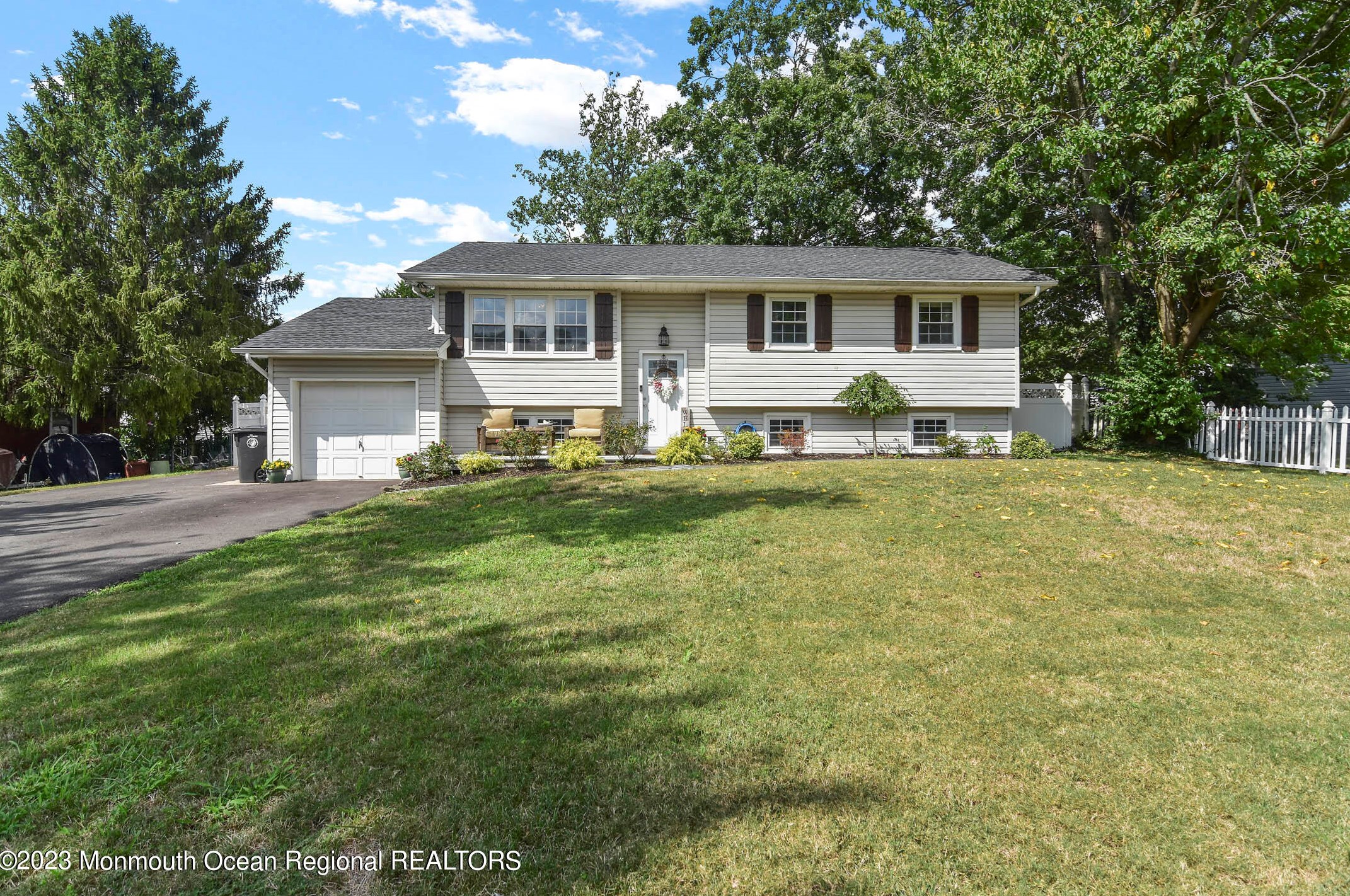 1572 Deer Hollow Dr, Toms River, NJ 08753