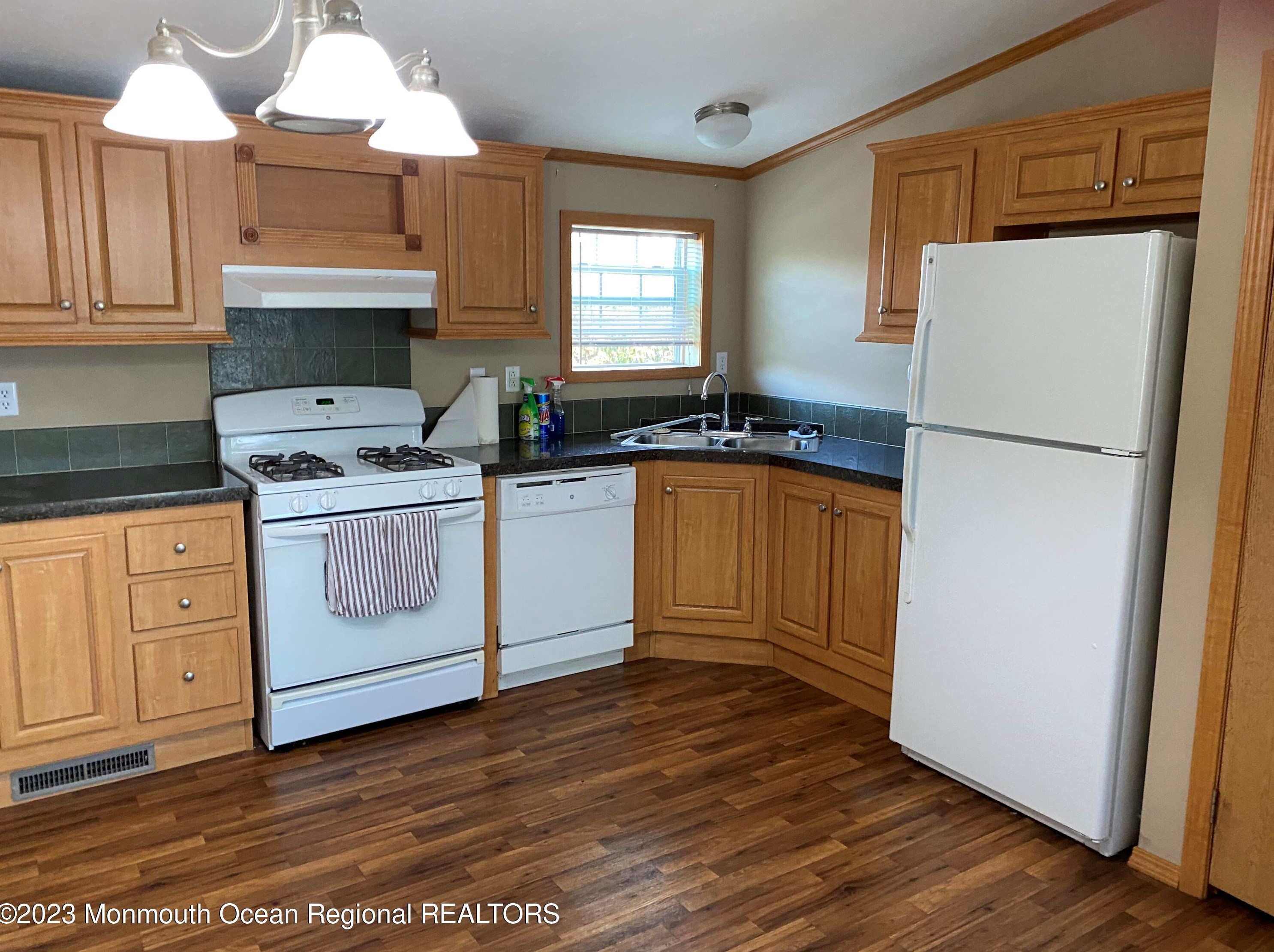 1 Maple Tree Ct, Cedar Bonnet Island, NJ 08050