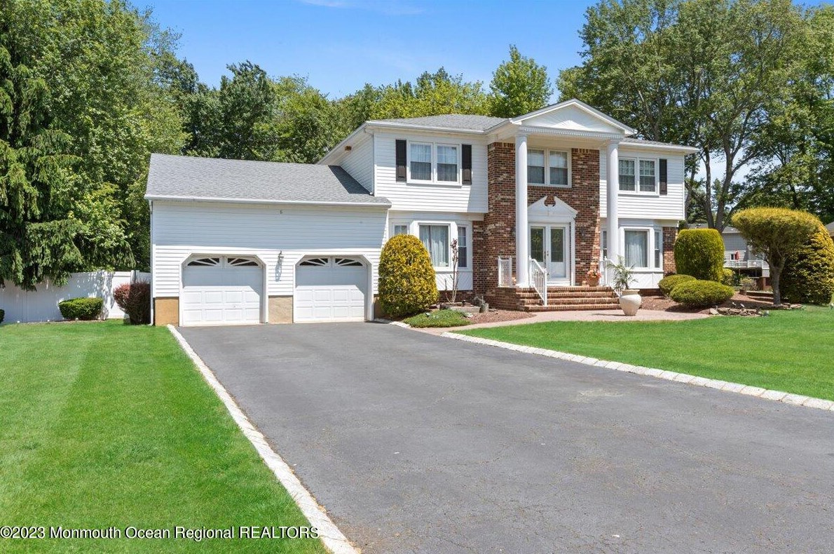 6 Dartmoor Dr, Millstone Township, NJ 07726-2847