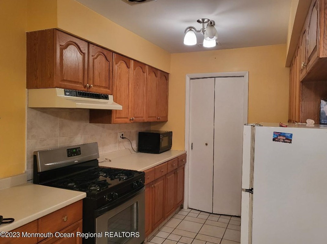 11 Nevada Ct, Matawan, NJ 07747