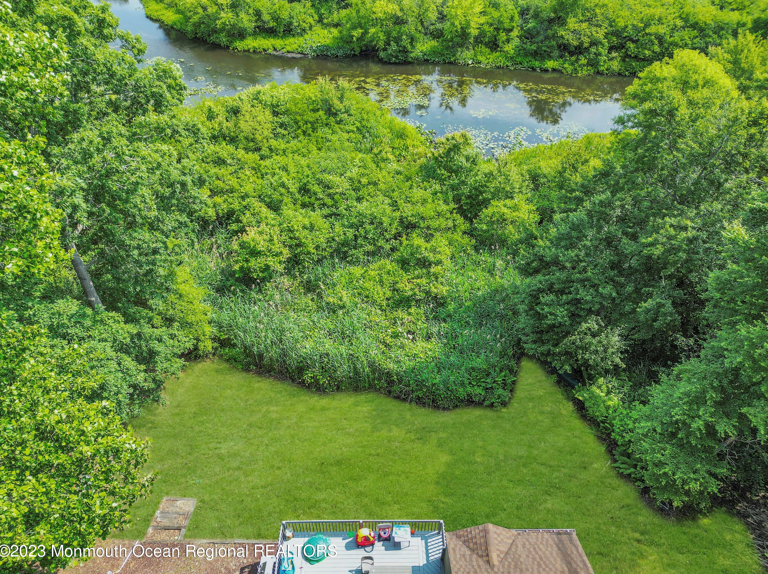 52 Lakeview Dr, Jackson Twp, NJ 08527