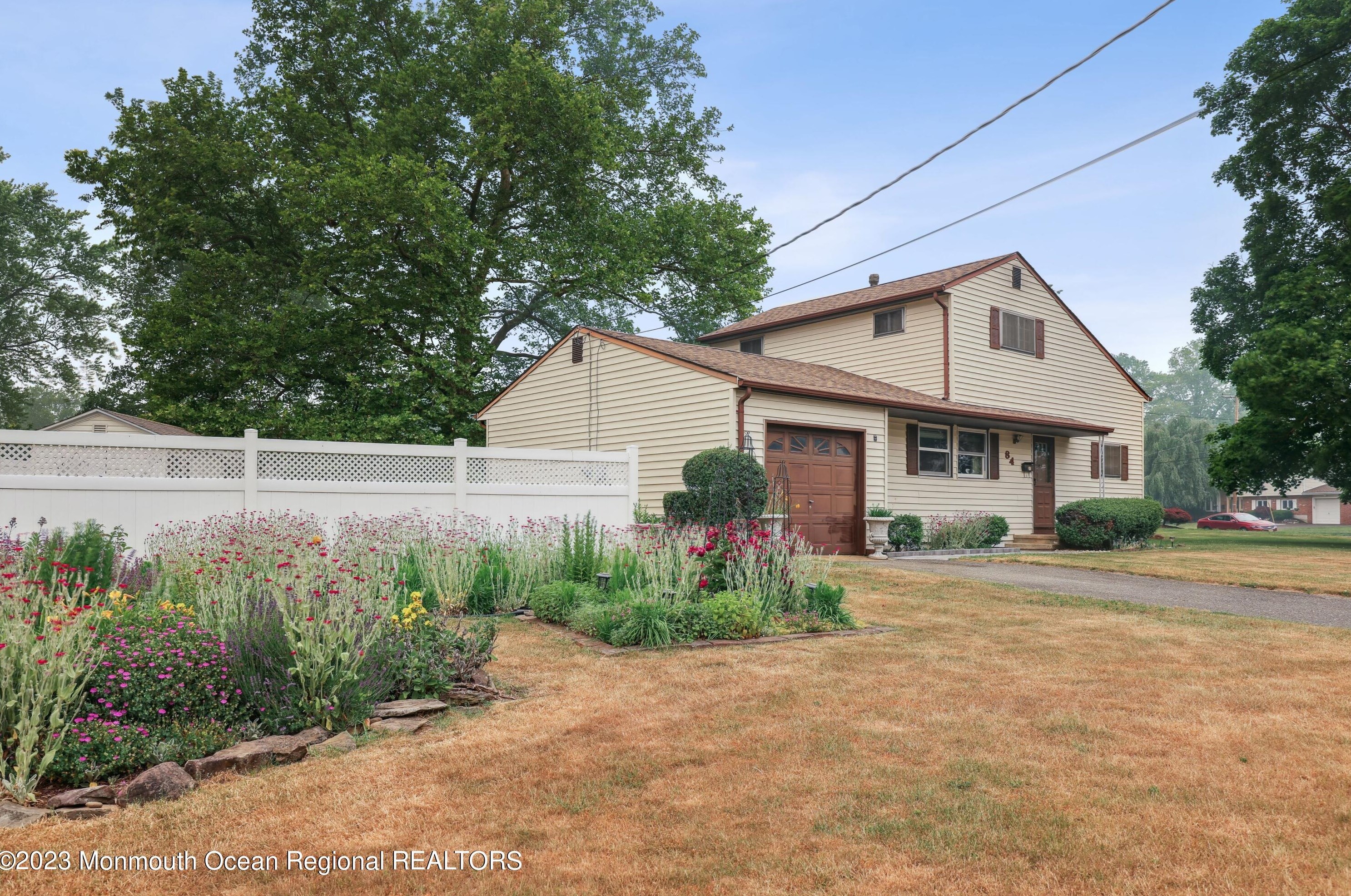 84 Wynnewood Ct, East Freehold, NJ 07728