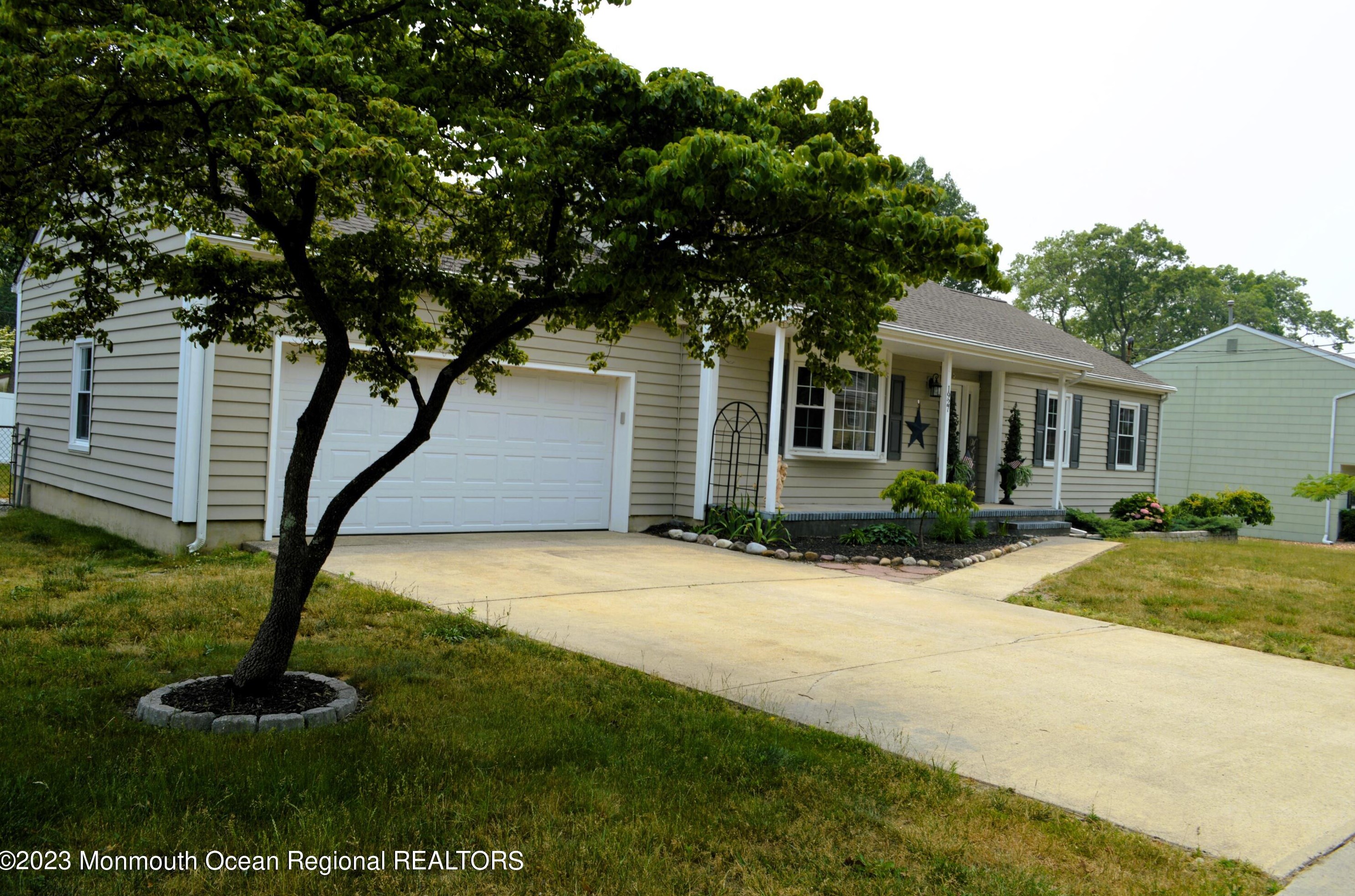 1927 Ravenwood Dr, Toms River, NJ 08753-4537