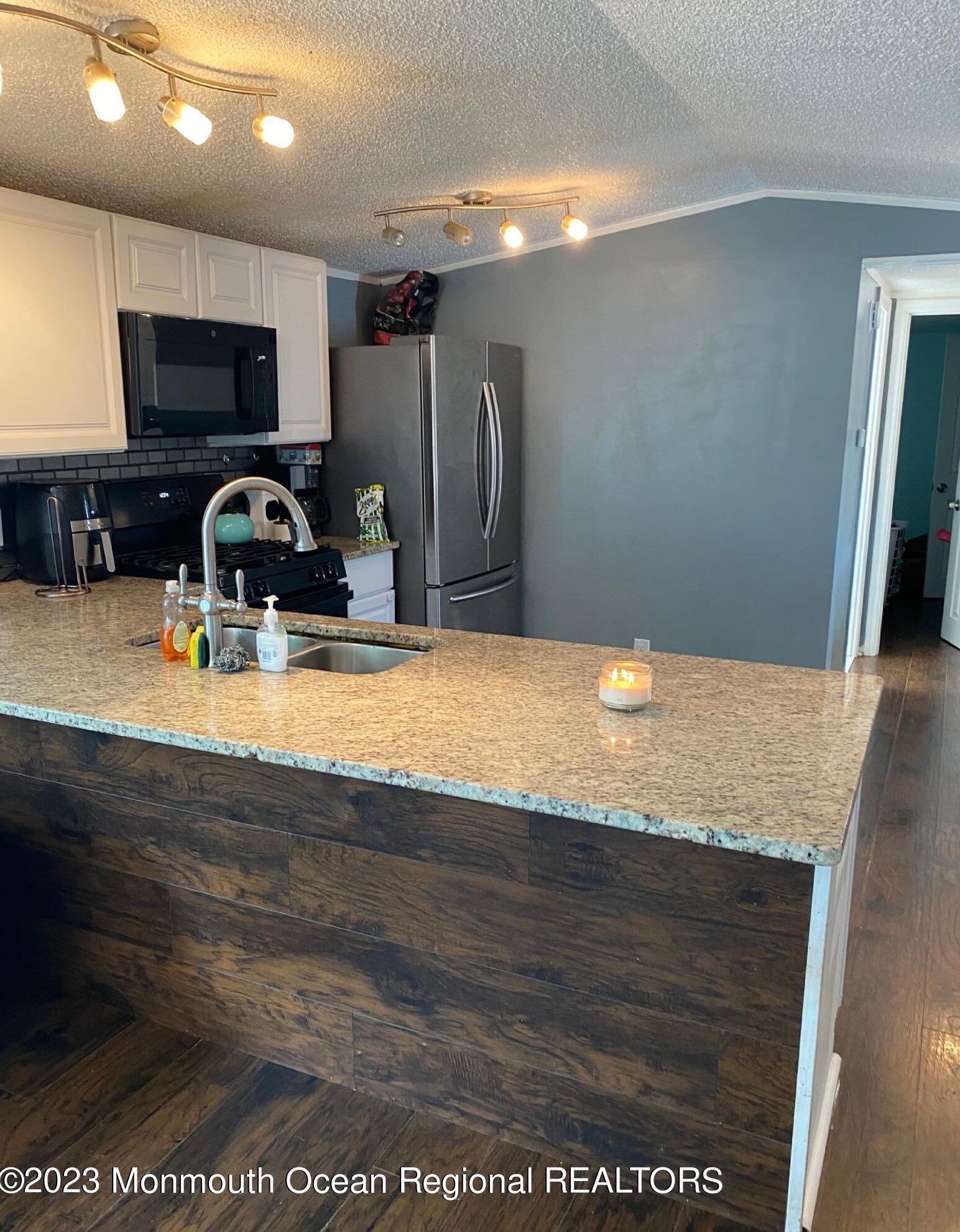 52 Pne Crk Vlg, Hazlet, NJ 07730