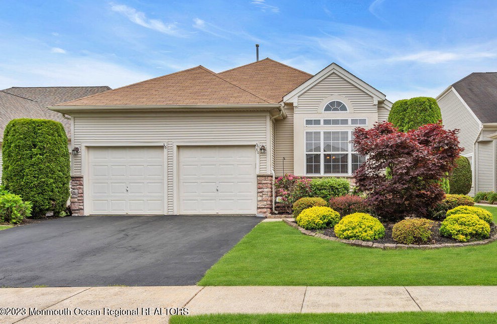 50 Tuscany Cir, Lakehurst, NJ 08759