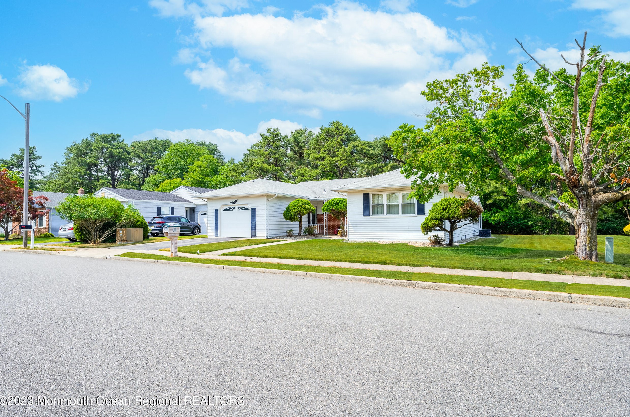 28 Santiago Dr, Toms River, NJ 08757-6403