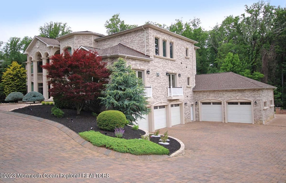 8 Thistle Ln, Holmdel Village, NJ 07733