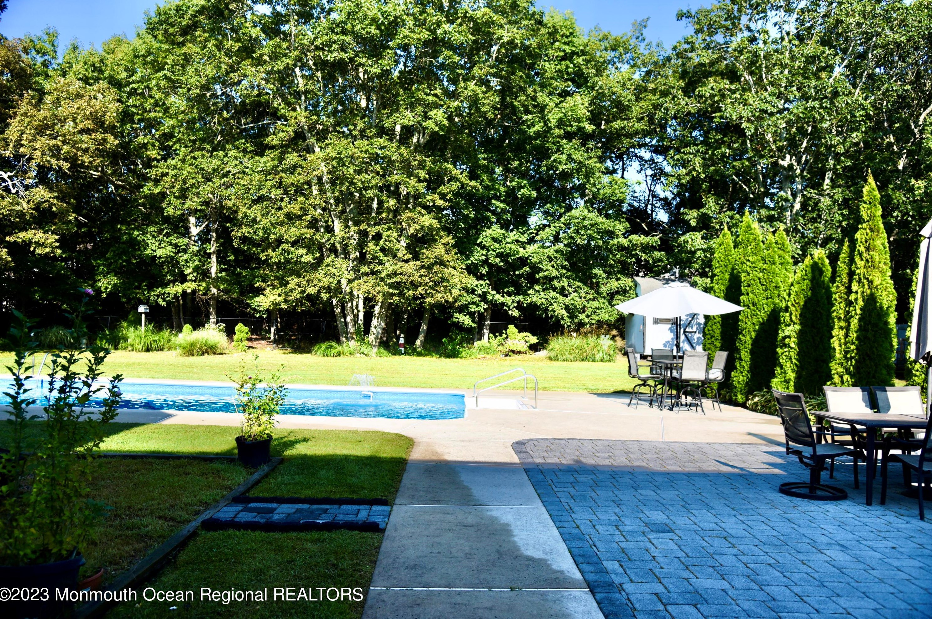 148 Kristine Ave, Cedar Bonnet Island, NJ 08050