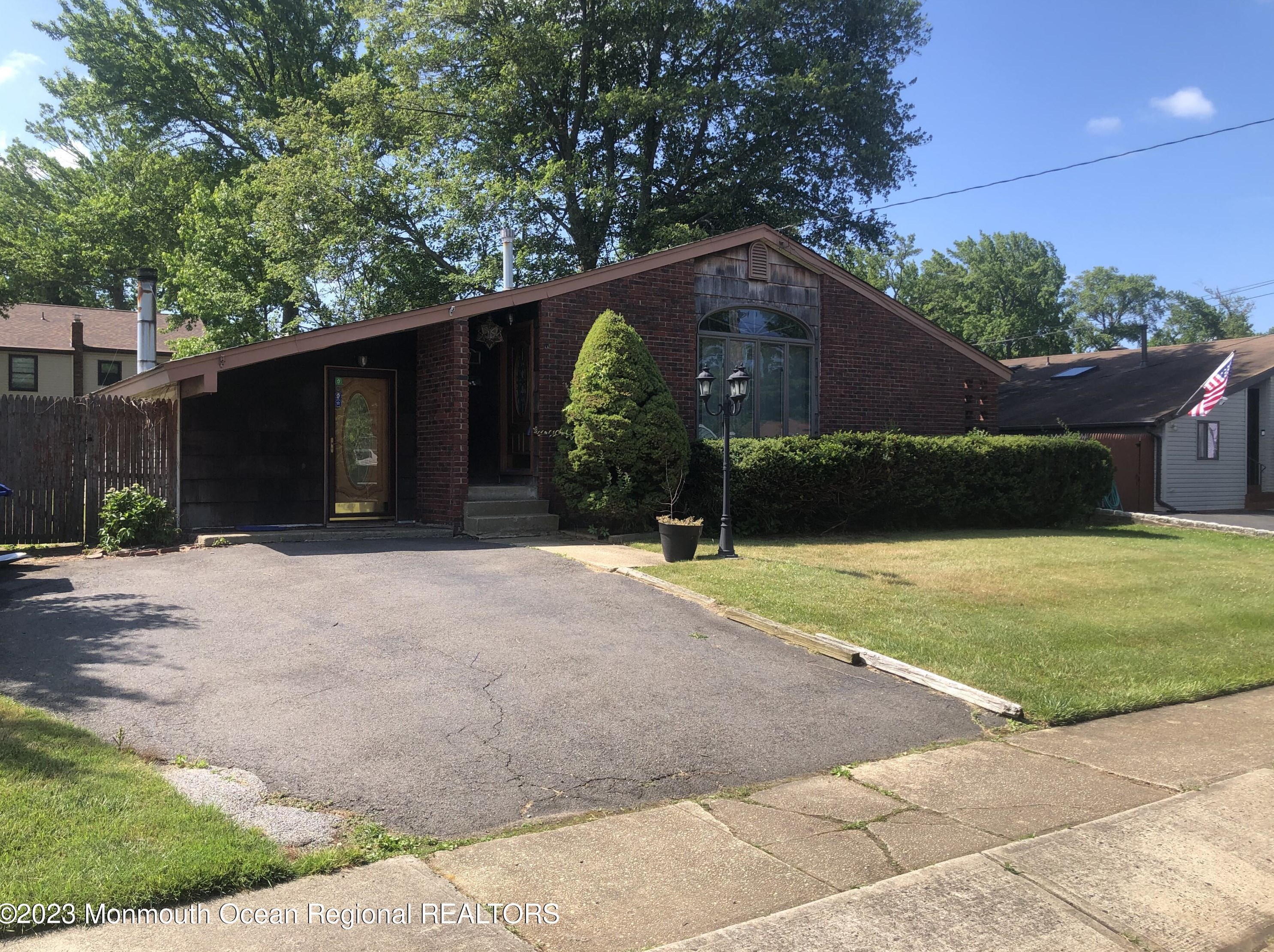 37 Boulevard, Keyport, NJ 07735-6137