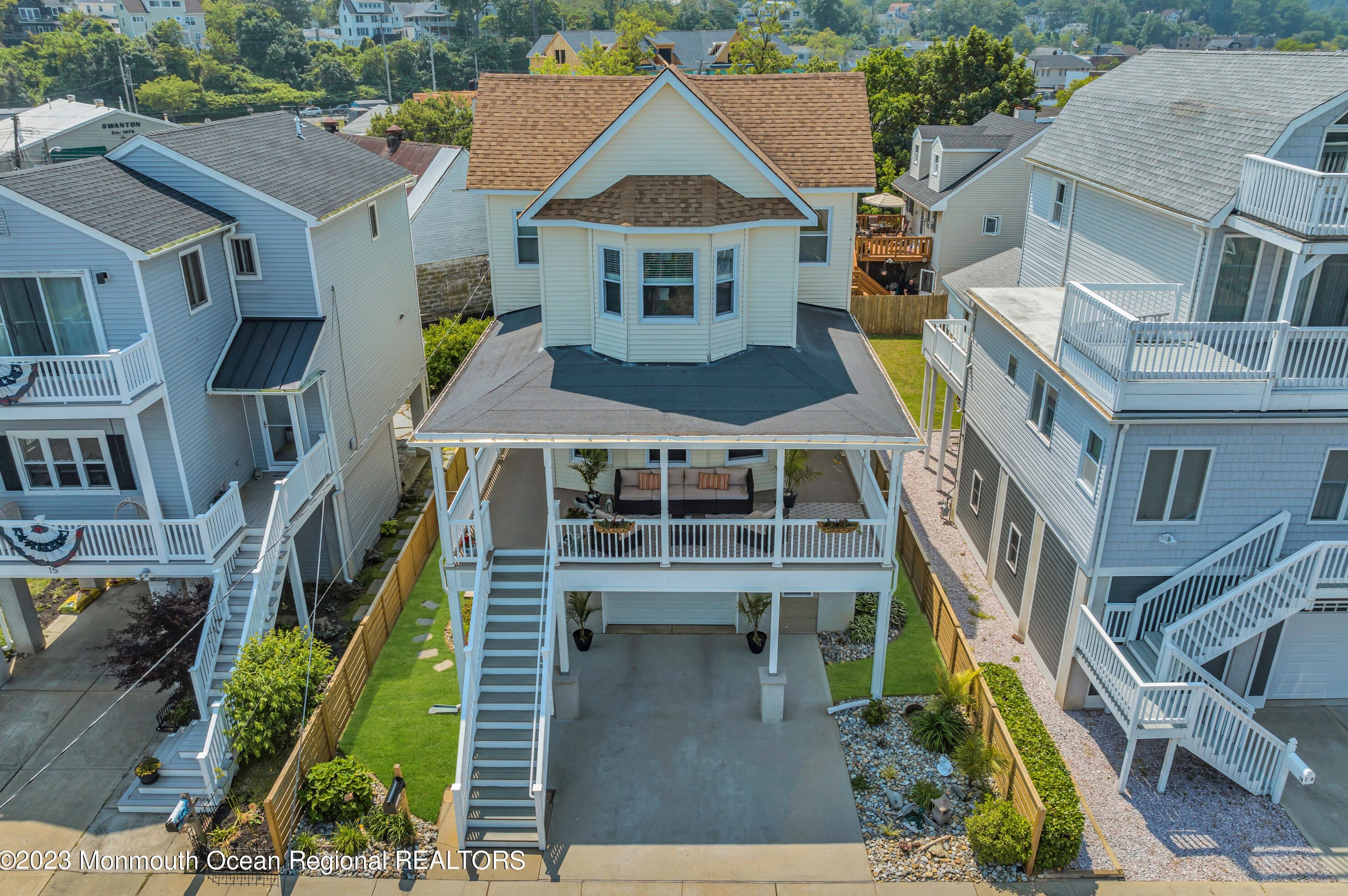 17 Shrewsbury Ave, Monmouth Hills, NJ 07732