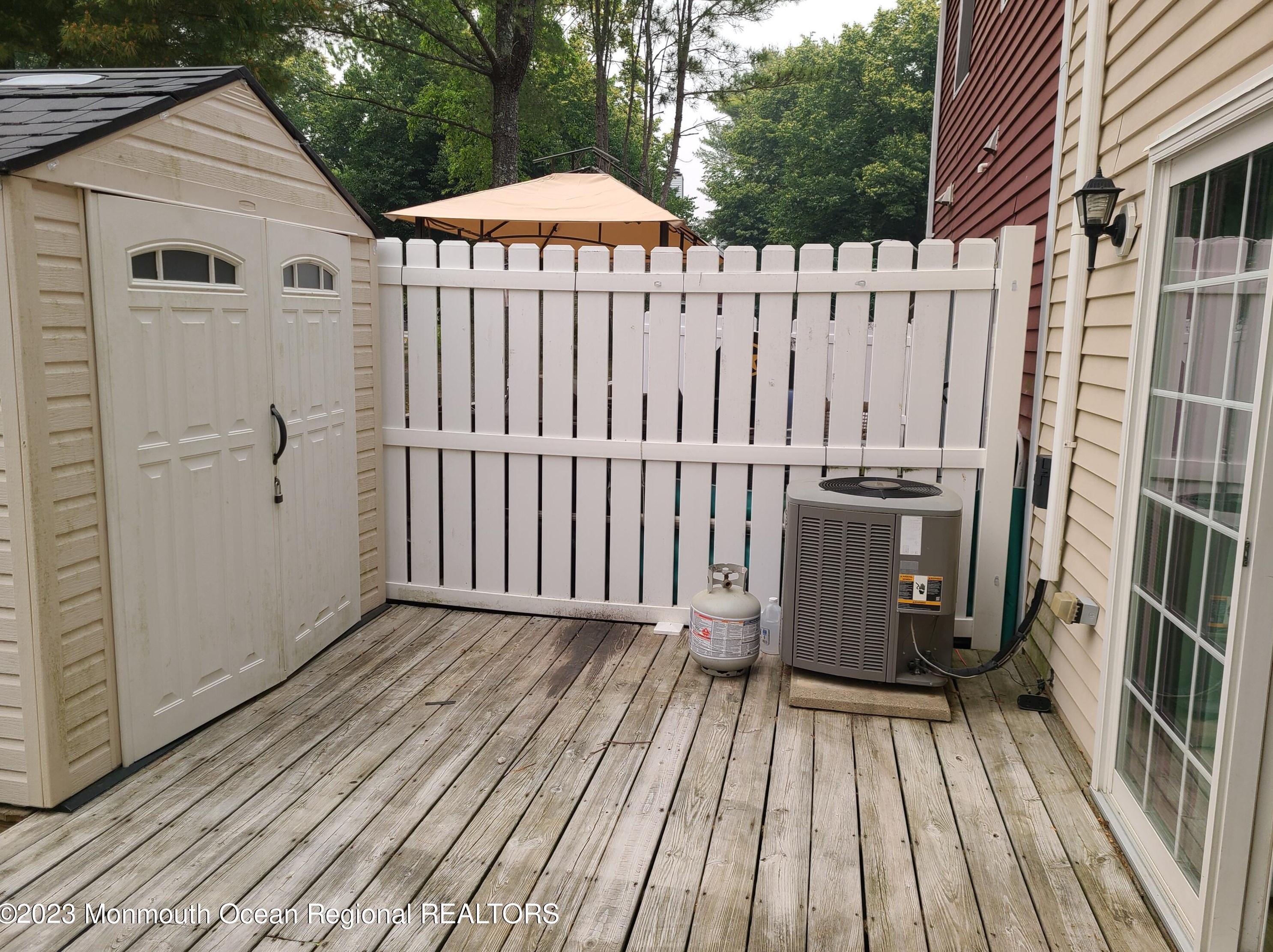404 Ibis Ct, Tuckerton NJ  08087-3105 exterior